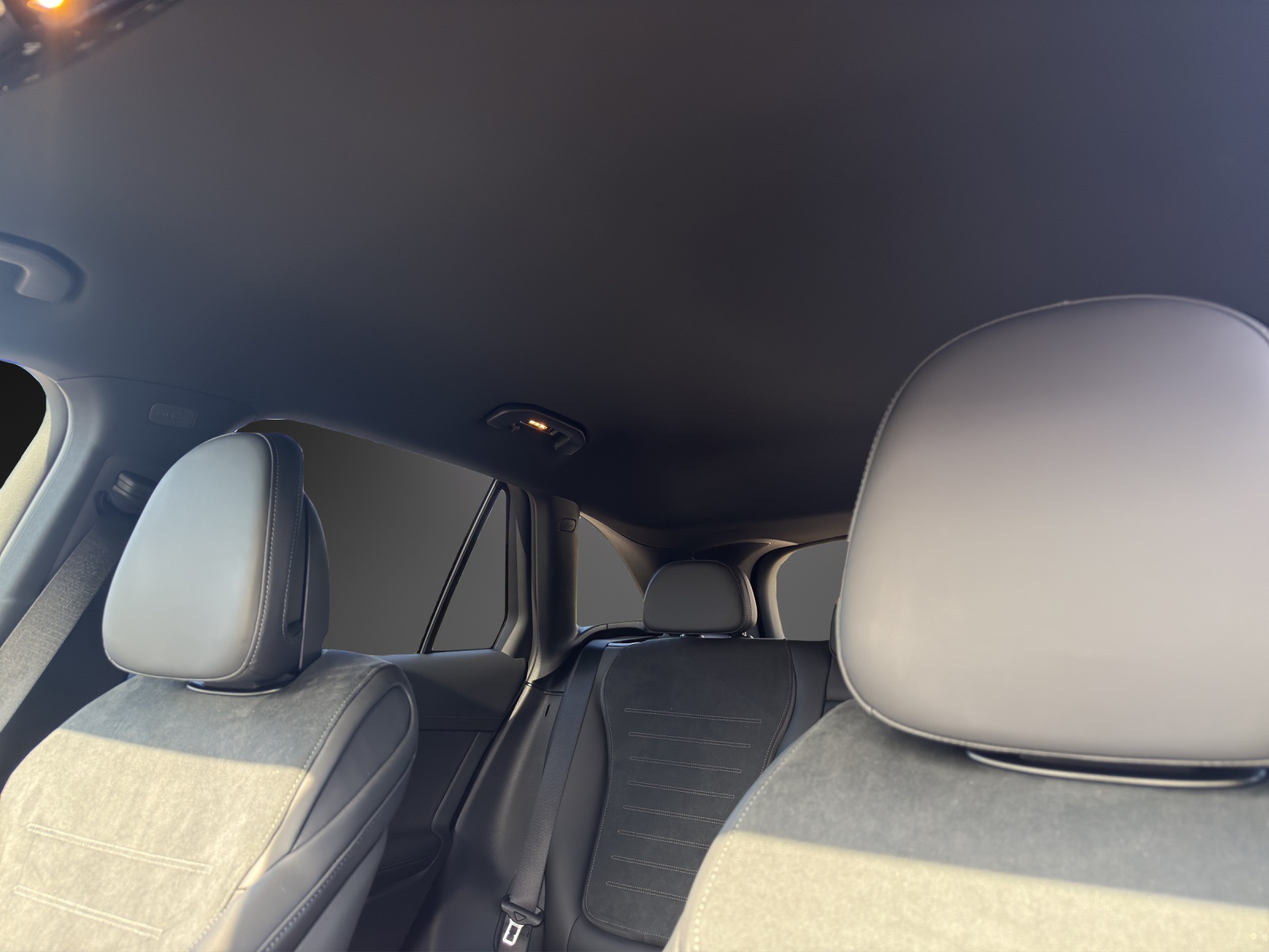MERCEDES-BENZ GLC 300 d 4Matic 9G-Tronic-image-13