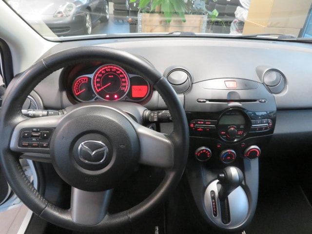 MAZDA 2 1.5i 16V Exclusive Automatic-image-7