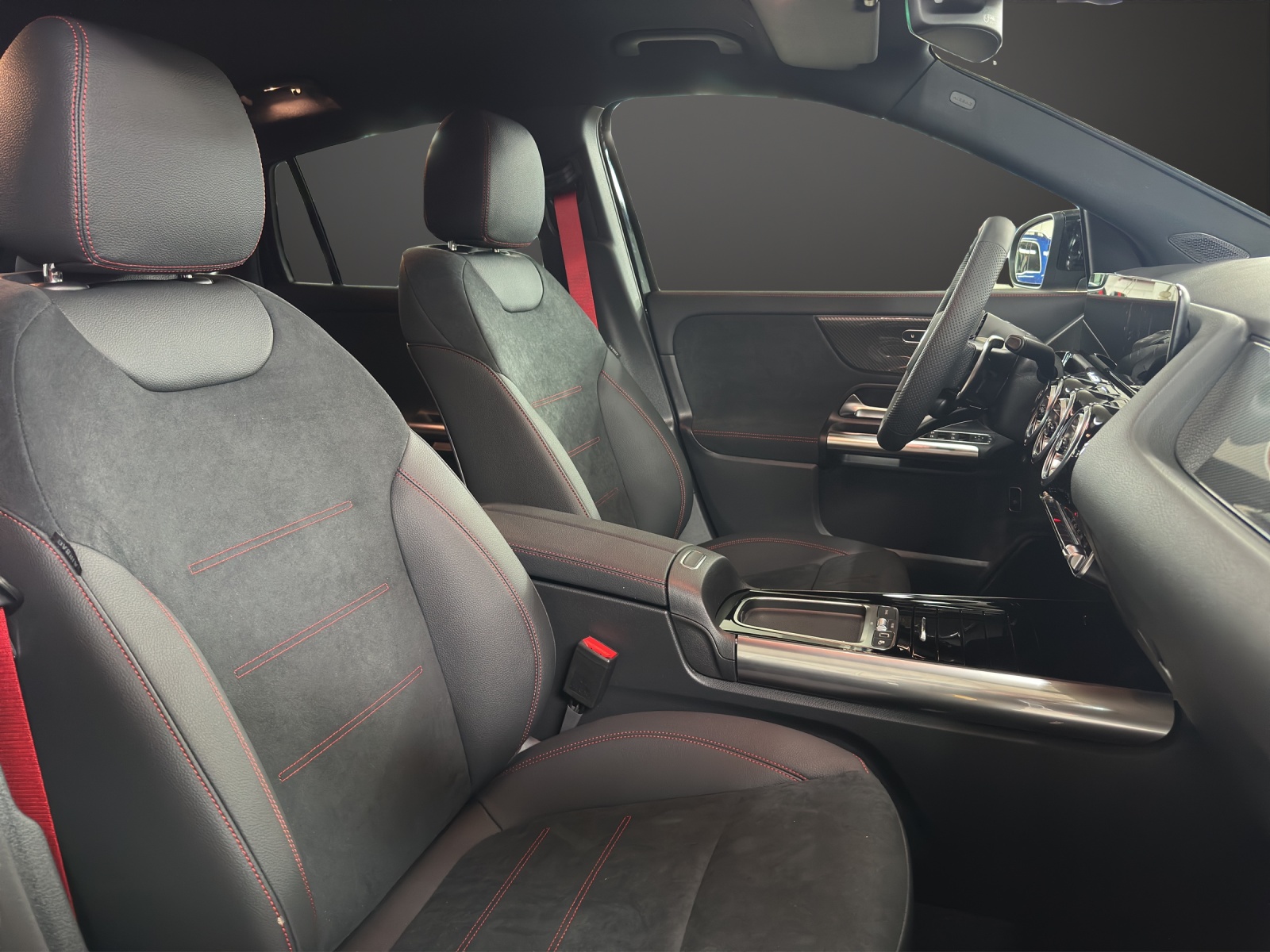 MERCEDES-BENZ GLA AMG 35 4Matic 8G-DCT-image-11