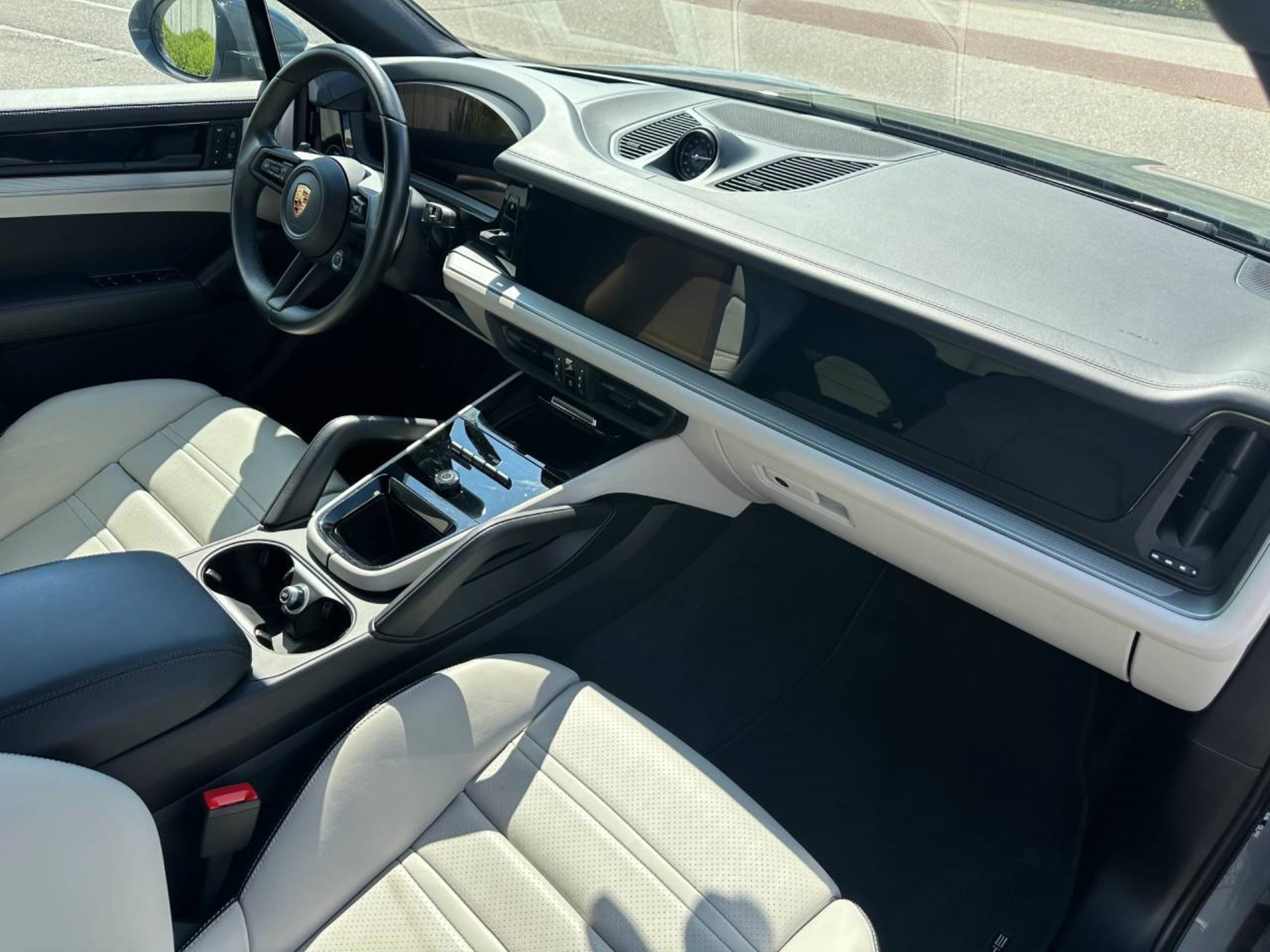PORSCHE Cayenne Coupé (MY24)-image-17