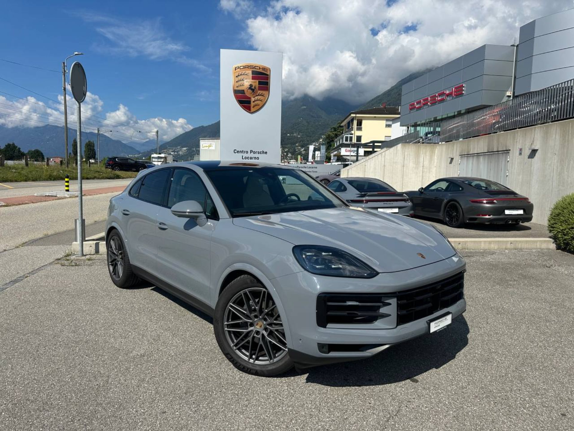 PORSCHE Cayenne Coupé (MY24)-image-8
