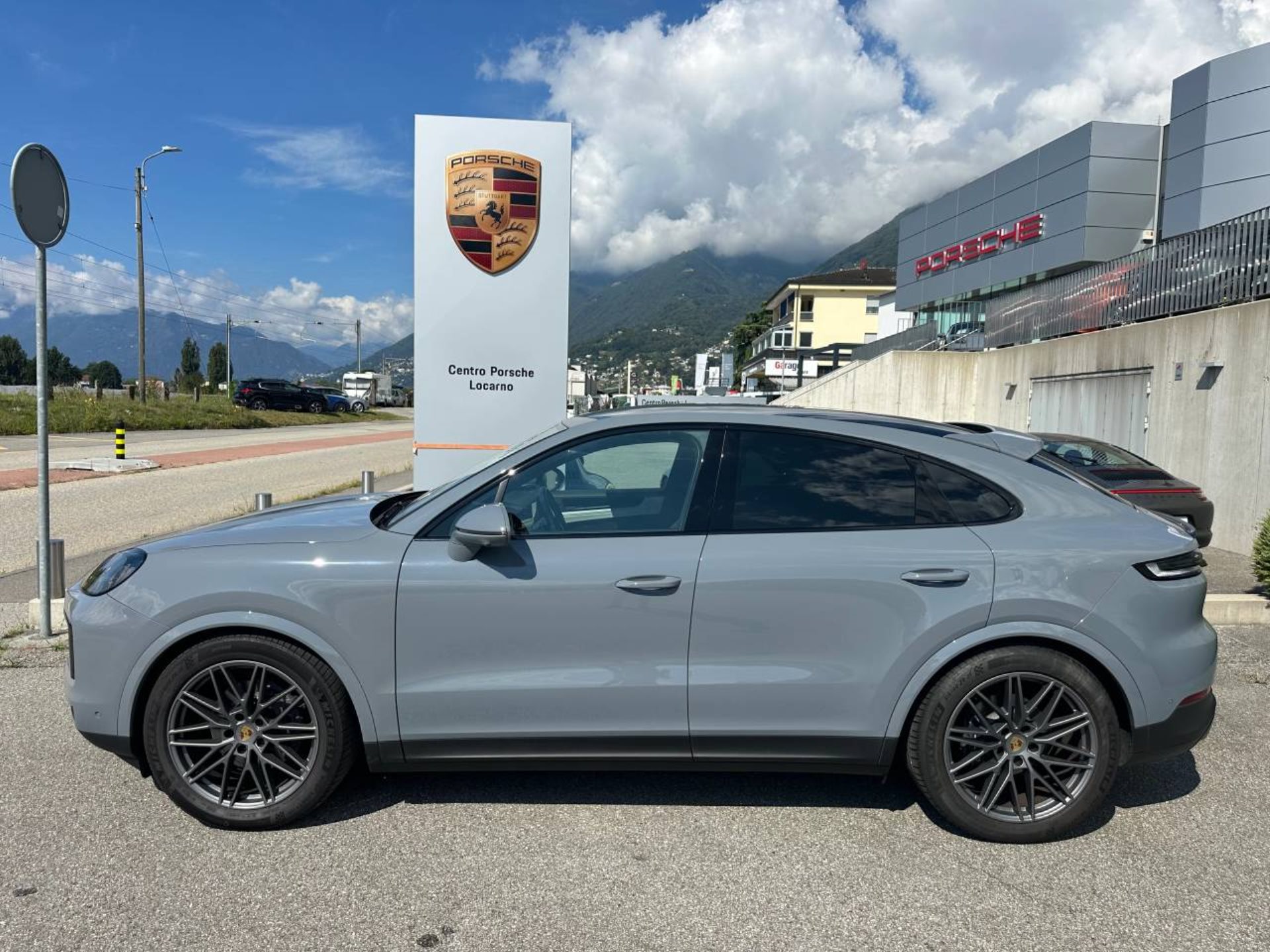 PORSCHE Cayenne Coupé (MY24)-showroom-element-1