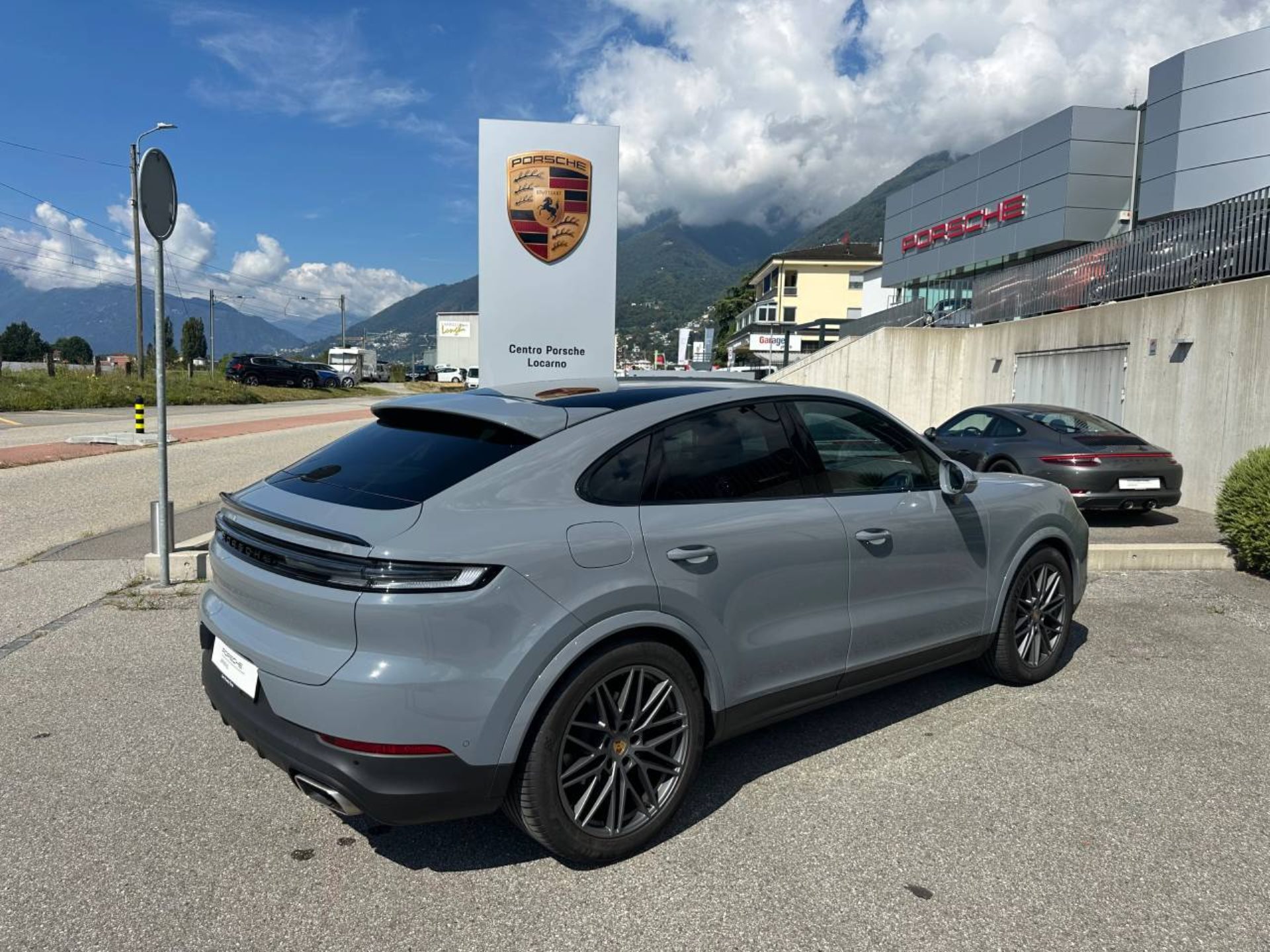 PORSCHE Cayenne Coupé (MY24)-image-6