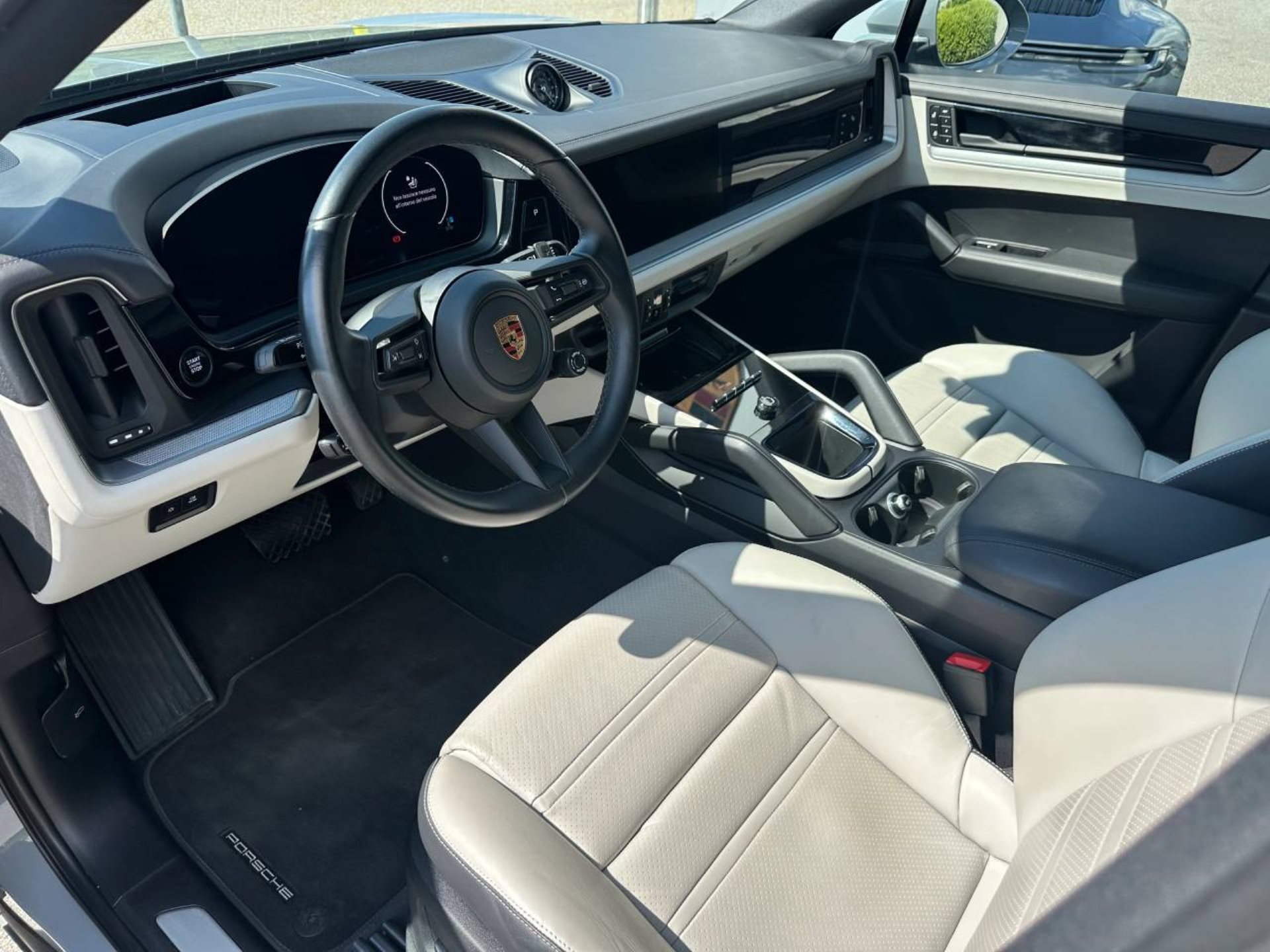PORSCHE Cayenne Coupé (MY24)-image-24