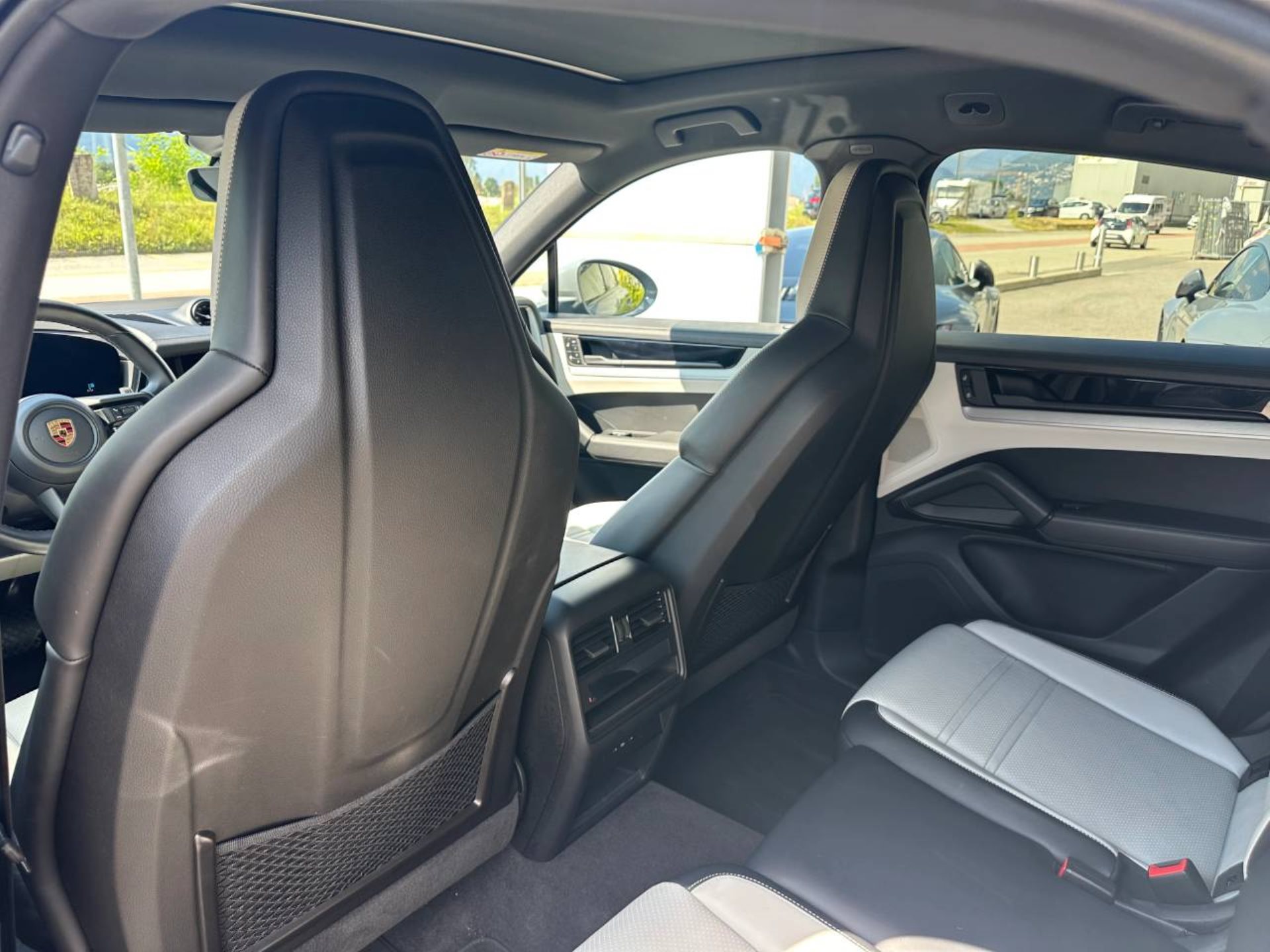 PORSCHE Cayenne Coupé (MY24)-image-27