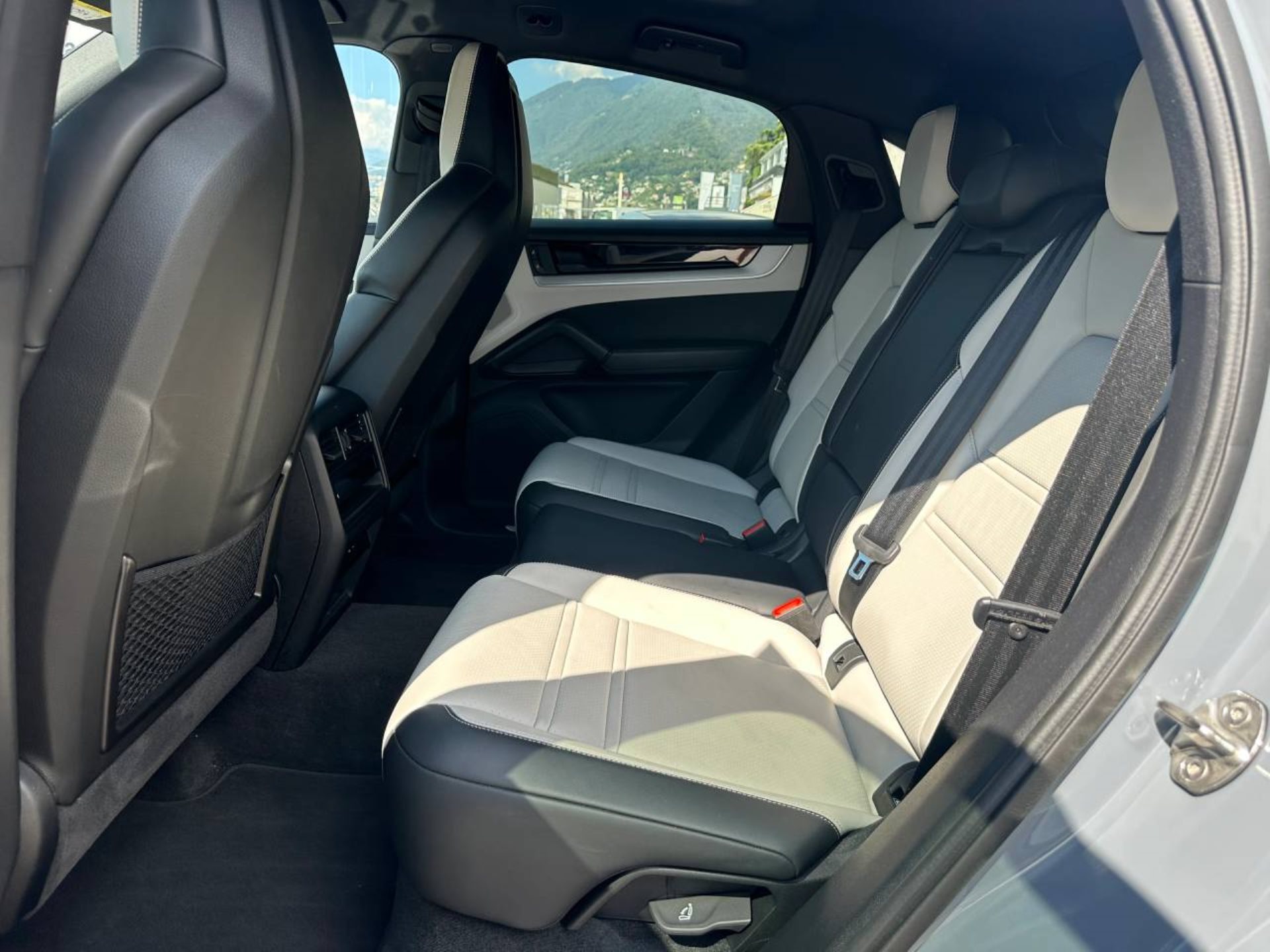 PORSCHE Cayenne Coupé (MY24)-image-28