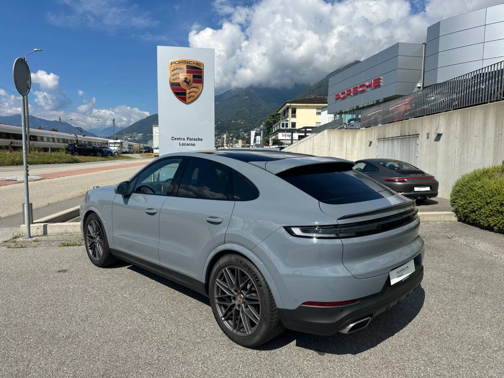 PORSCHE Cayenne Coupé (MY24)-showroom-element-2