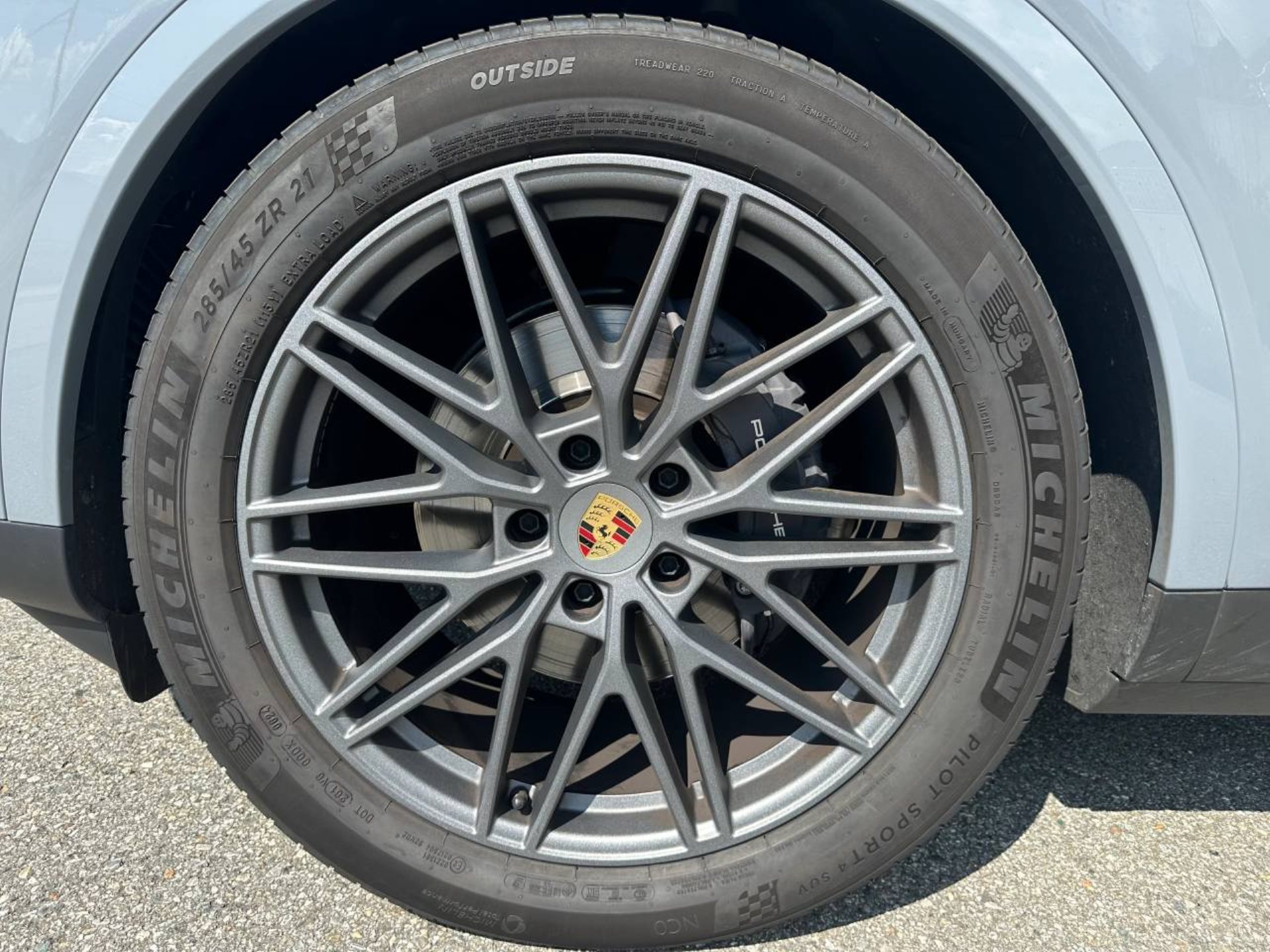 PORSCHE Cayenne Coupé (MY24)-image-11