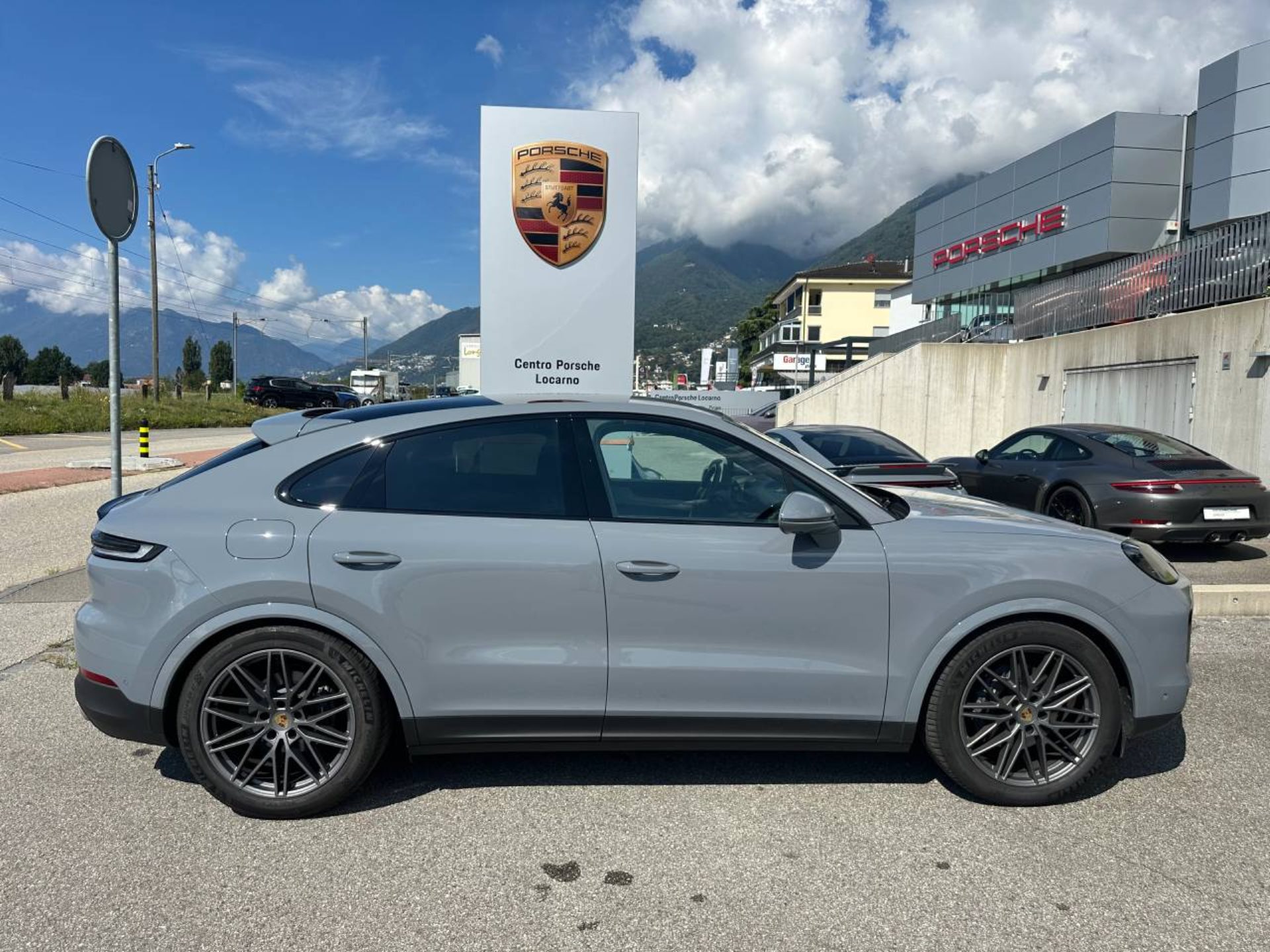PORSCHE Cayenne Coupé (MY24)-image-7