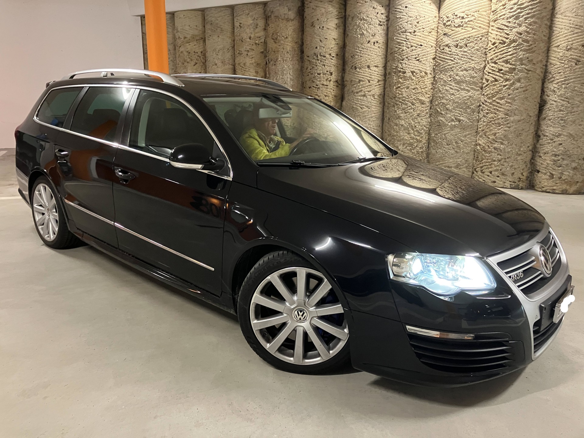 VW Passat Variant R36 4Motion-image-5