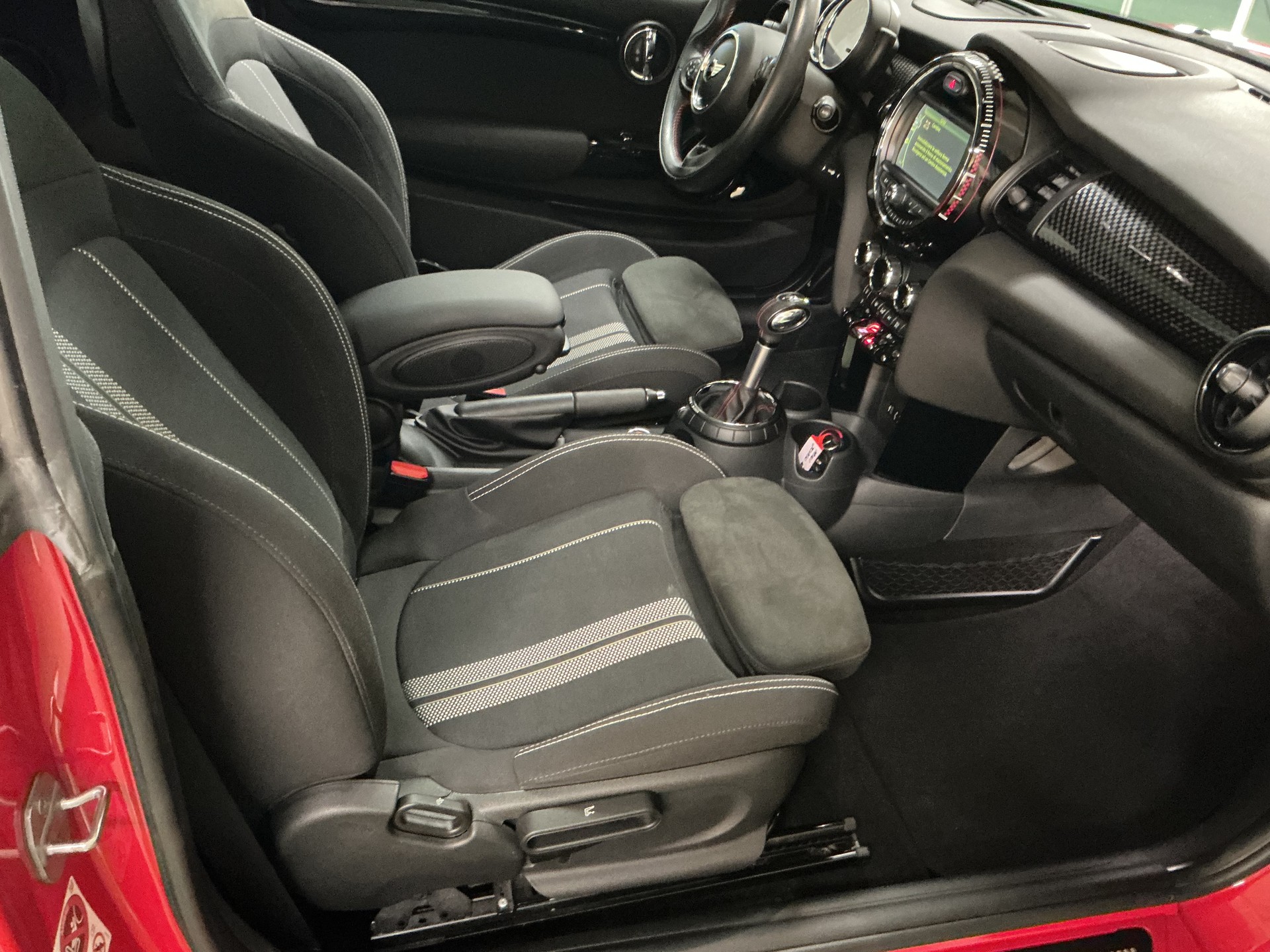 MINI Cooper John Cooper Works Steptronic-image-9