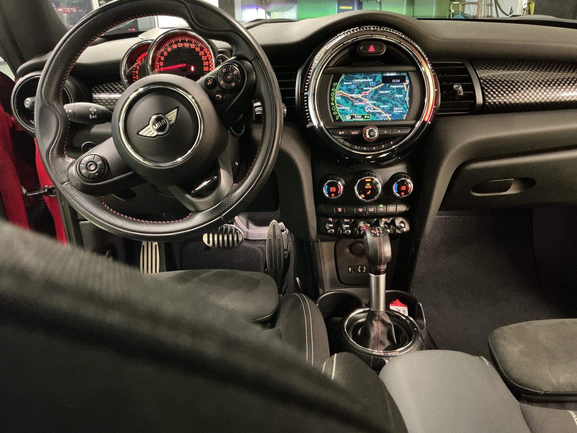 MINI Cooper John Cooper Works Steptronic-image-10