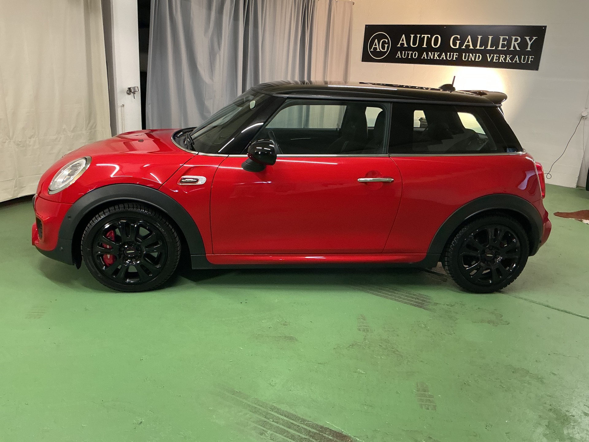 MINI Cooper John Cooper Works Steptronic-image-2
