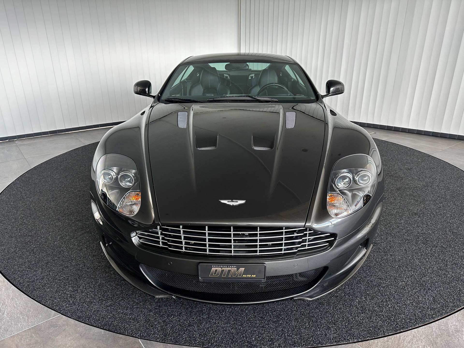 ASTON MARTIN DBS Coupé-image-1