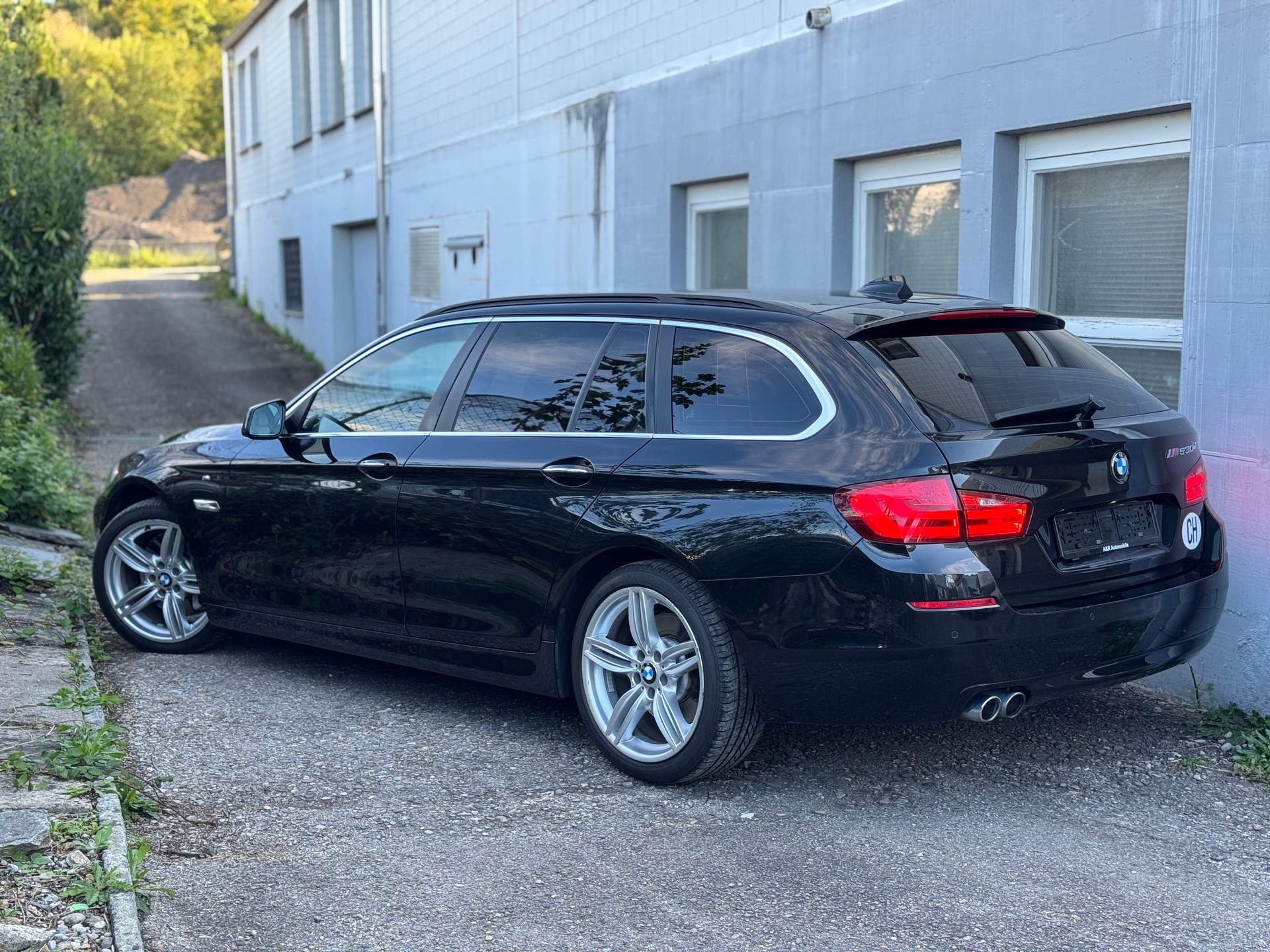 BMW 530d xDrive Touring Steptronic-image-2