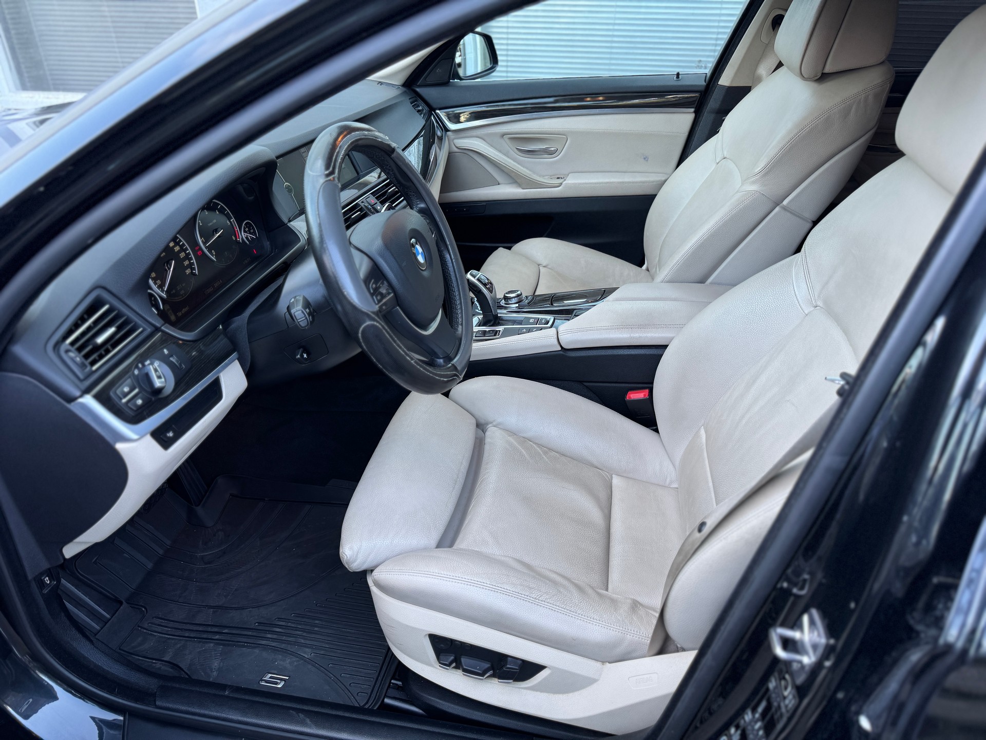 BMW 530d xDrive Touring Steptronic-image-6