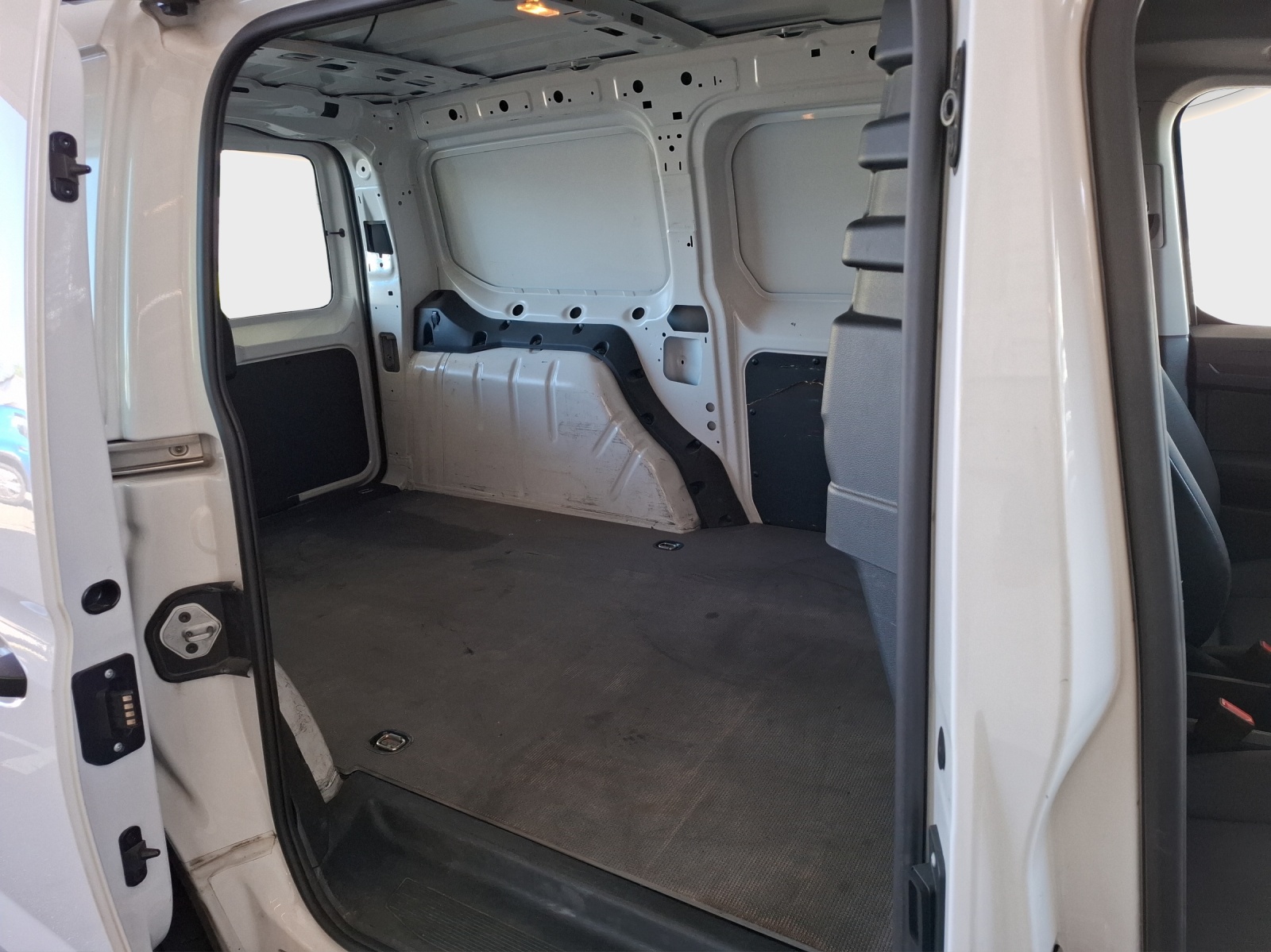 VW Caddy Cargo 2.0TDI Entry Maxi-image-10