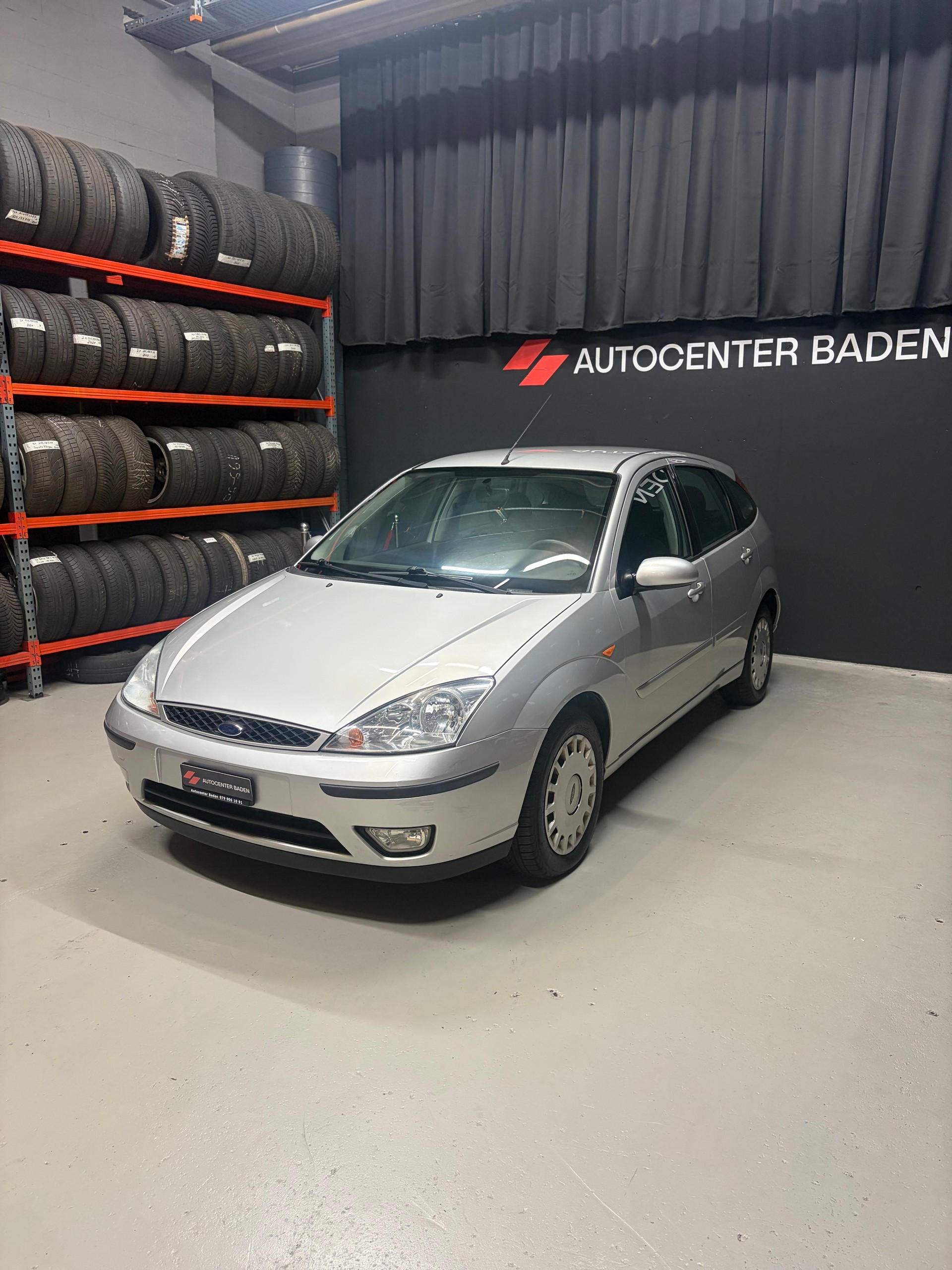 FORD Focus 2.0 16V-showroom-element-3