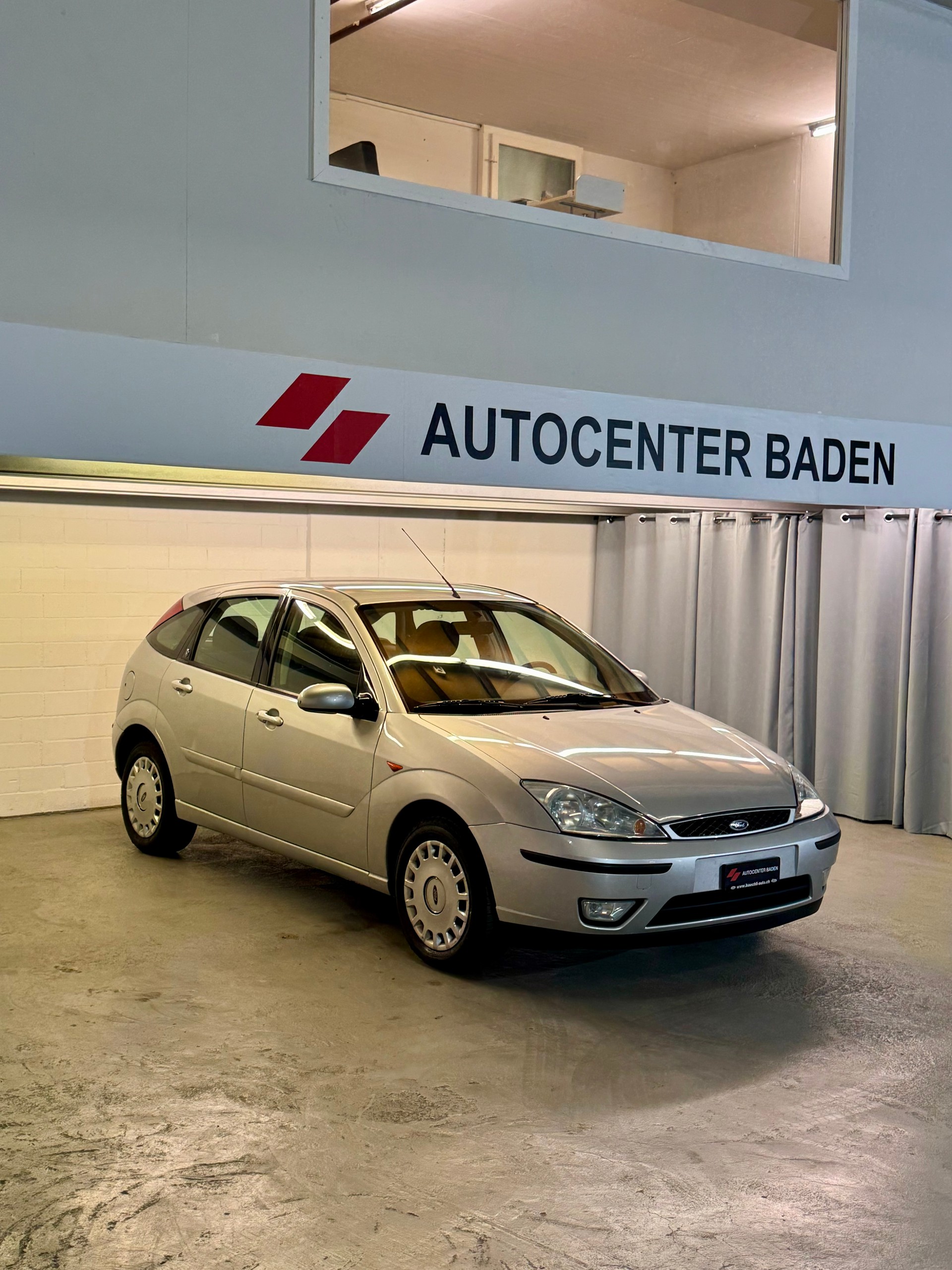 FORD Focus 2.0 16V-image-2