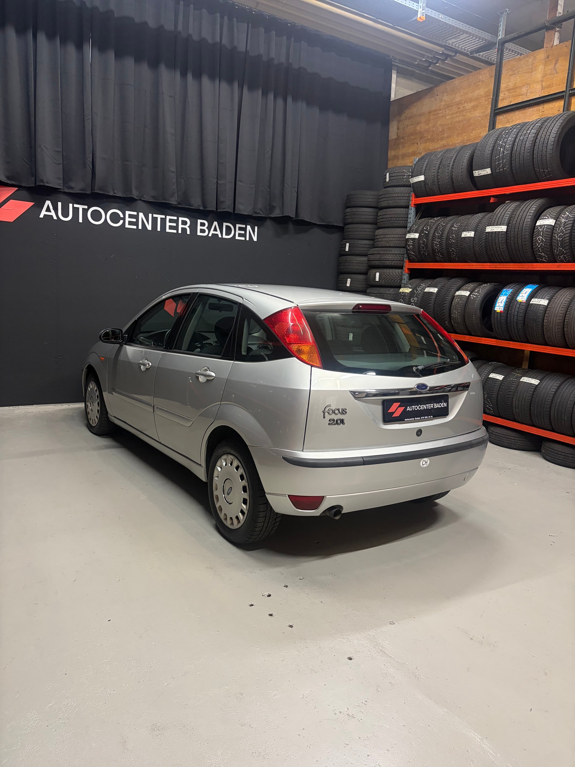 FORD Focus 2.0 16V-image-6