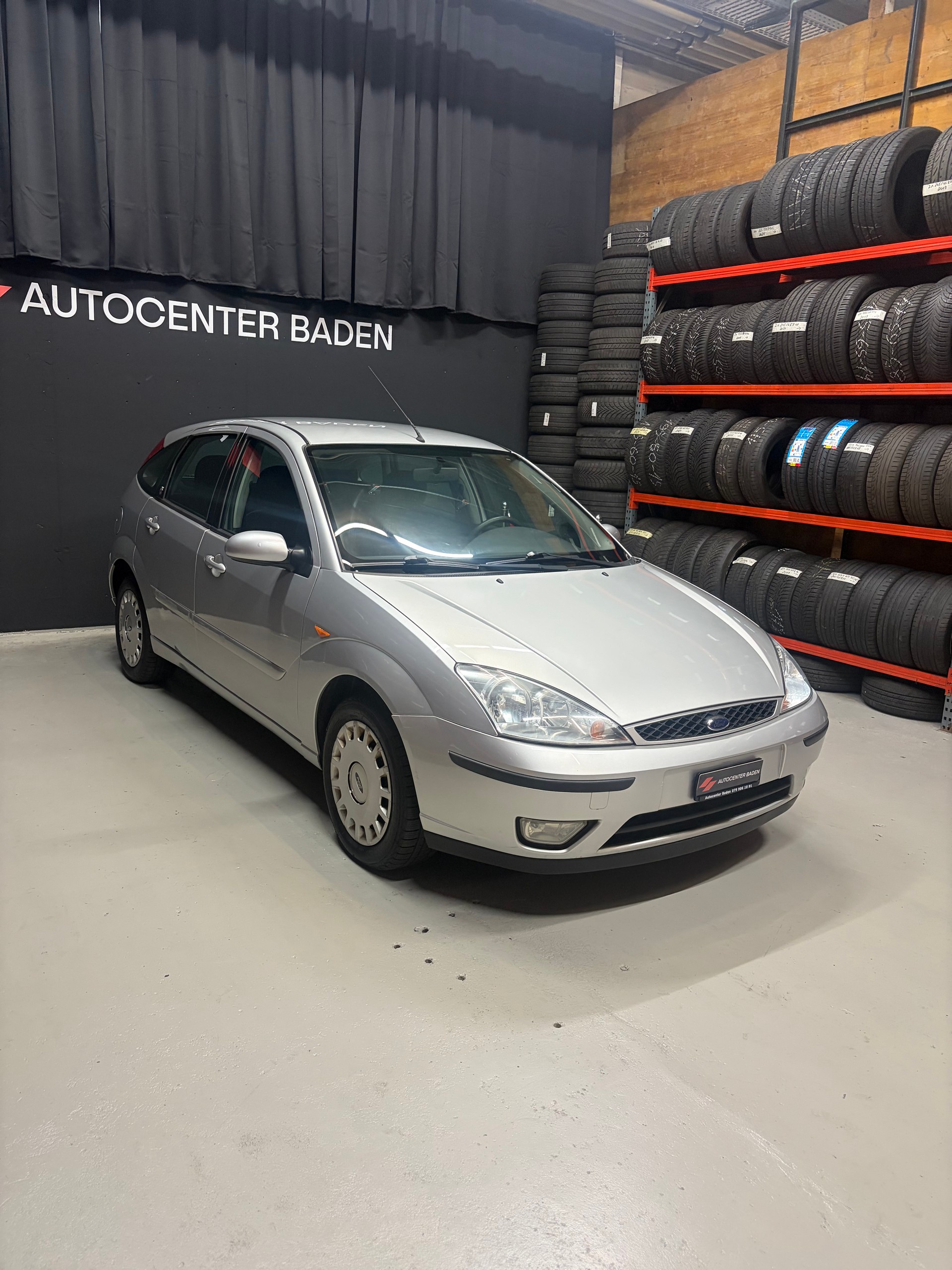 FORD Focus 2.0 16V-showroom-element-1
