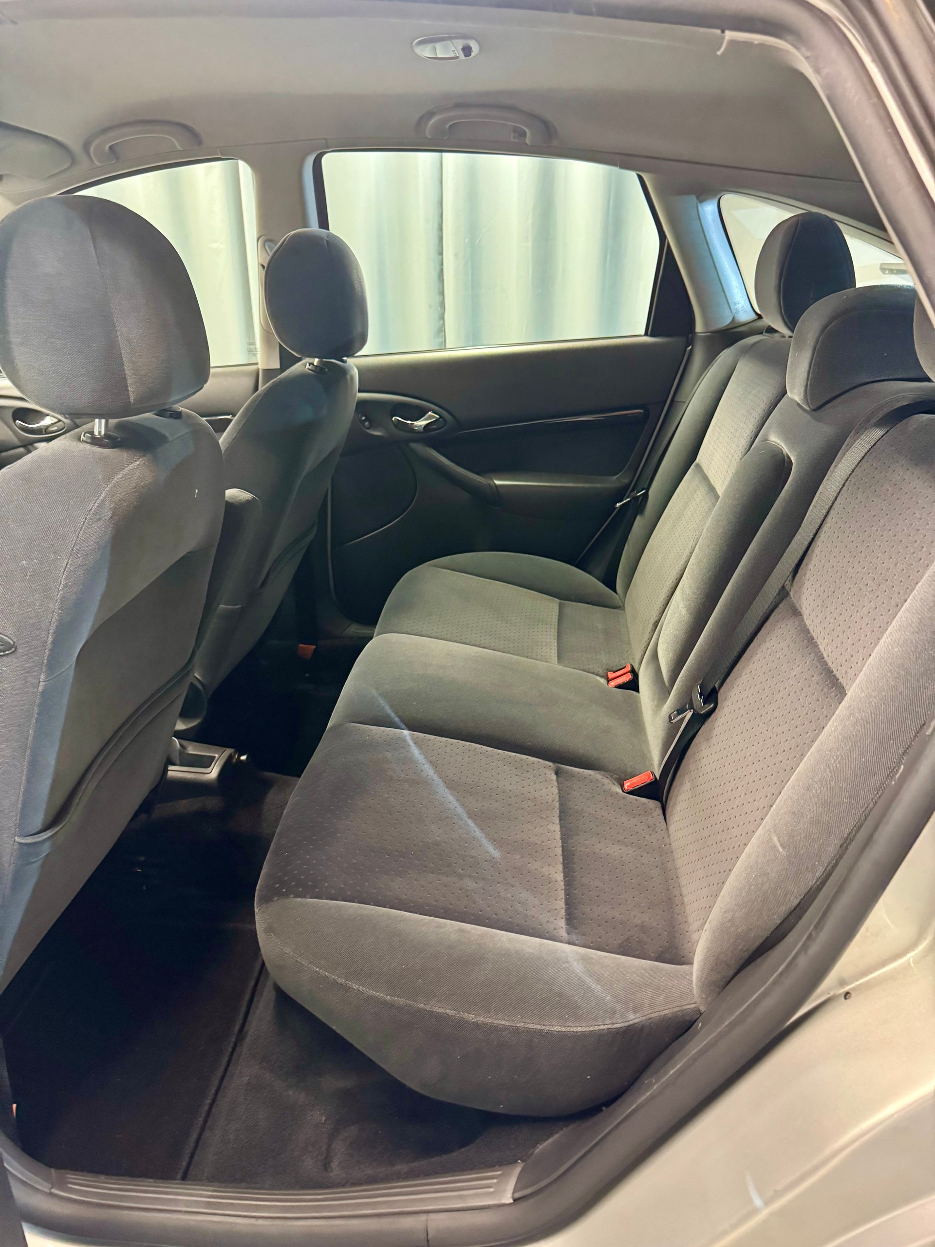 FORD Focus 2.0 16V-image-8