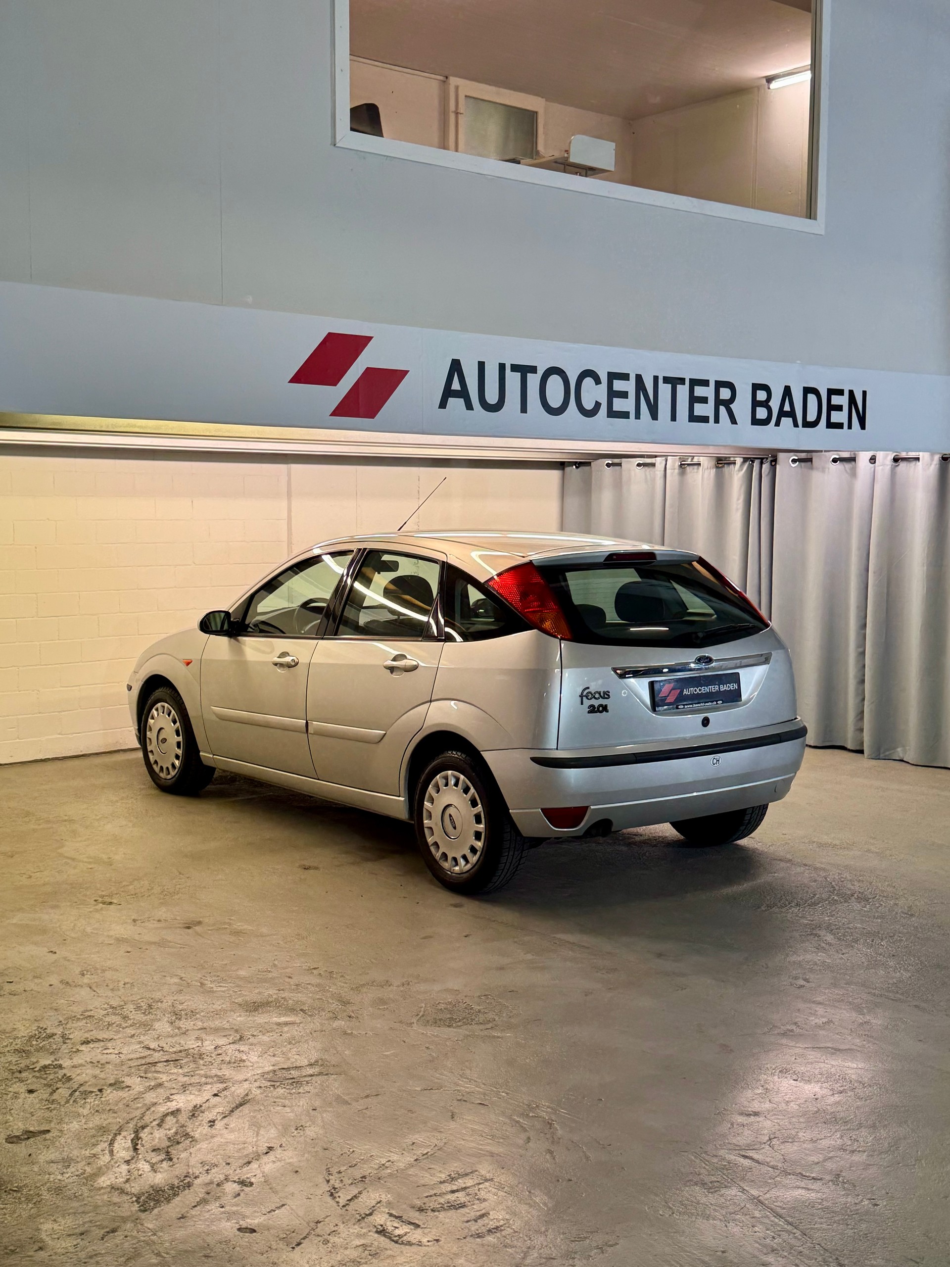 FORD Focus 2.0 16V-image-5