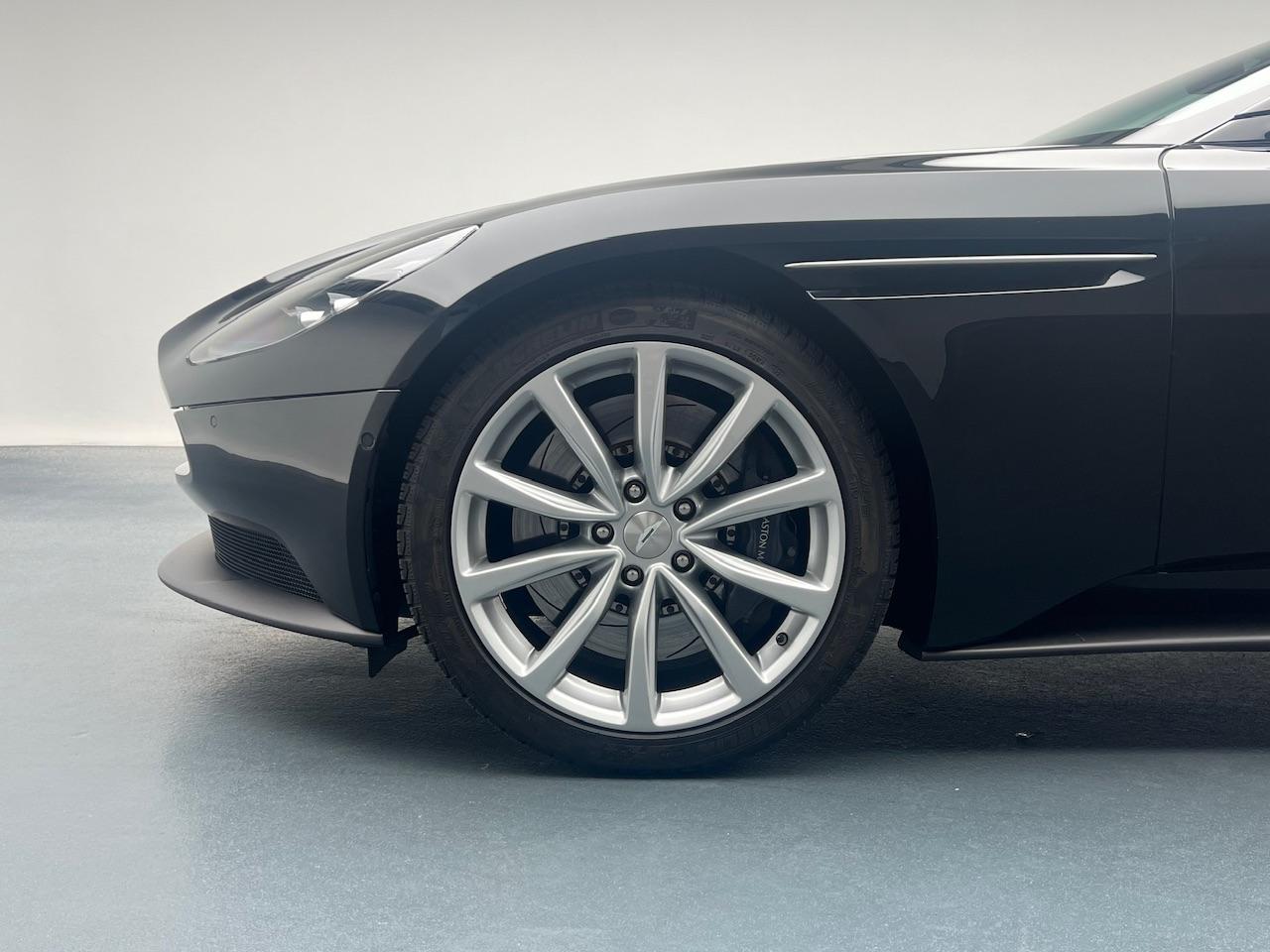 ASTON MARTIN DB11 Volante 4.0 V8 Bi-Turbo-showroom-element-1