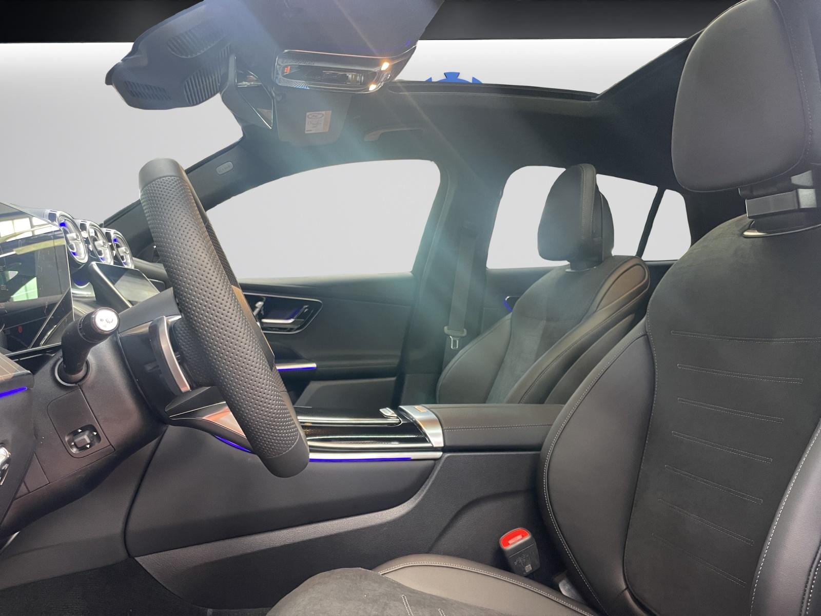 MERCEDES-BENZ GLC 300 4MATIC Coupé AMG Line-image-3