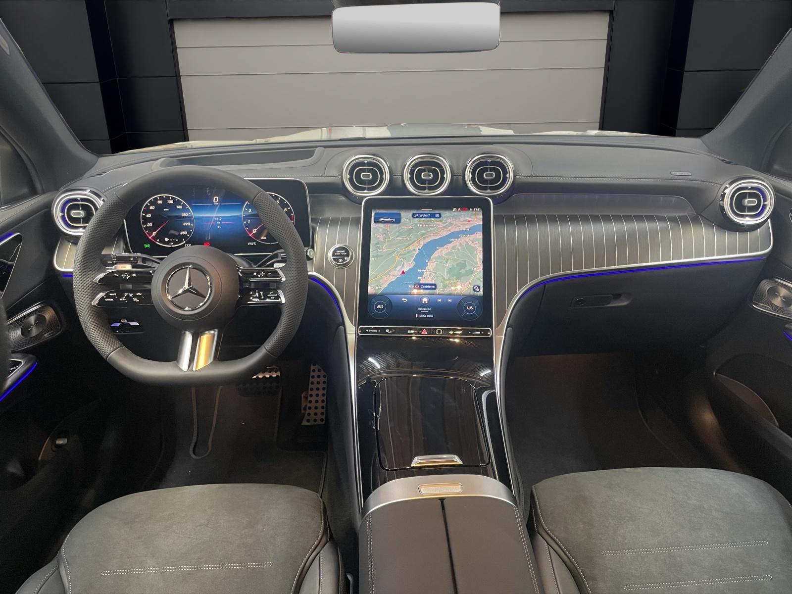 MERCEDES-BENZ GLC 300 4MATIC Coupé AMG Line-image-4