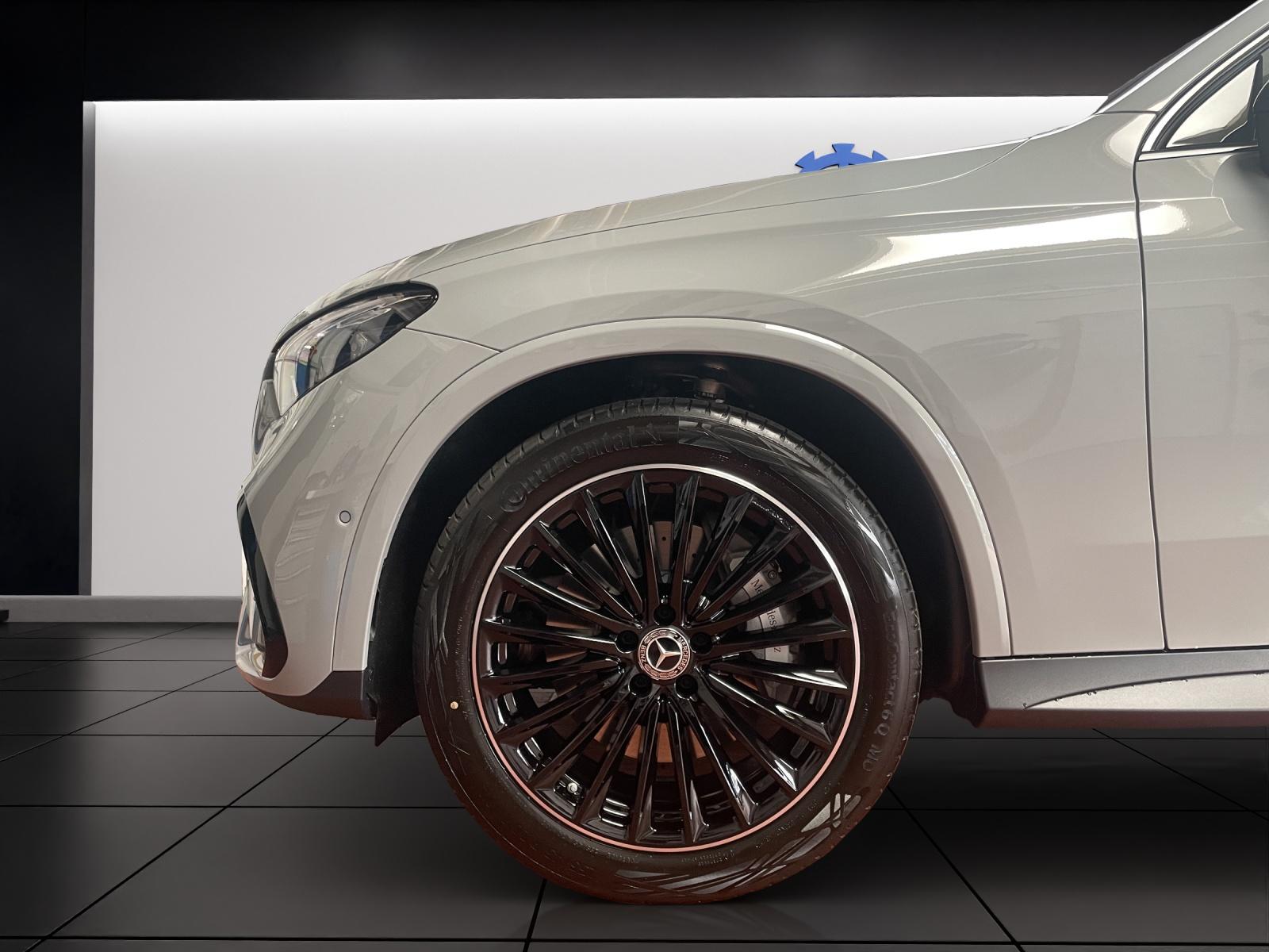 MERCEDES-BENZ GLC 300 4MATIC Coupé AMG Line-image-9