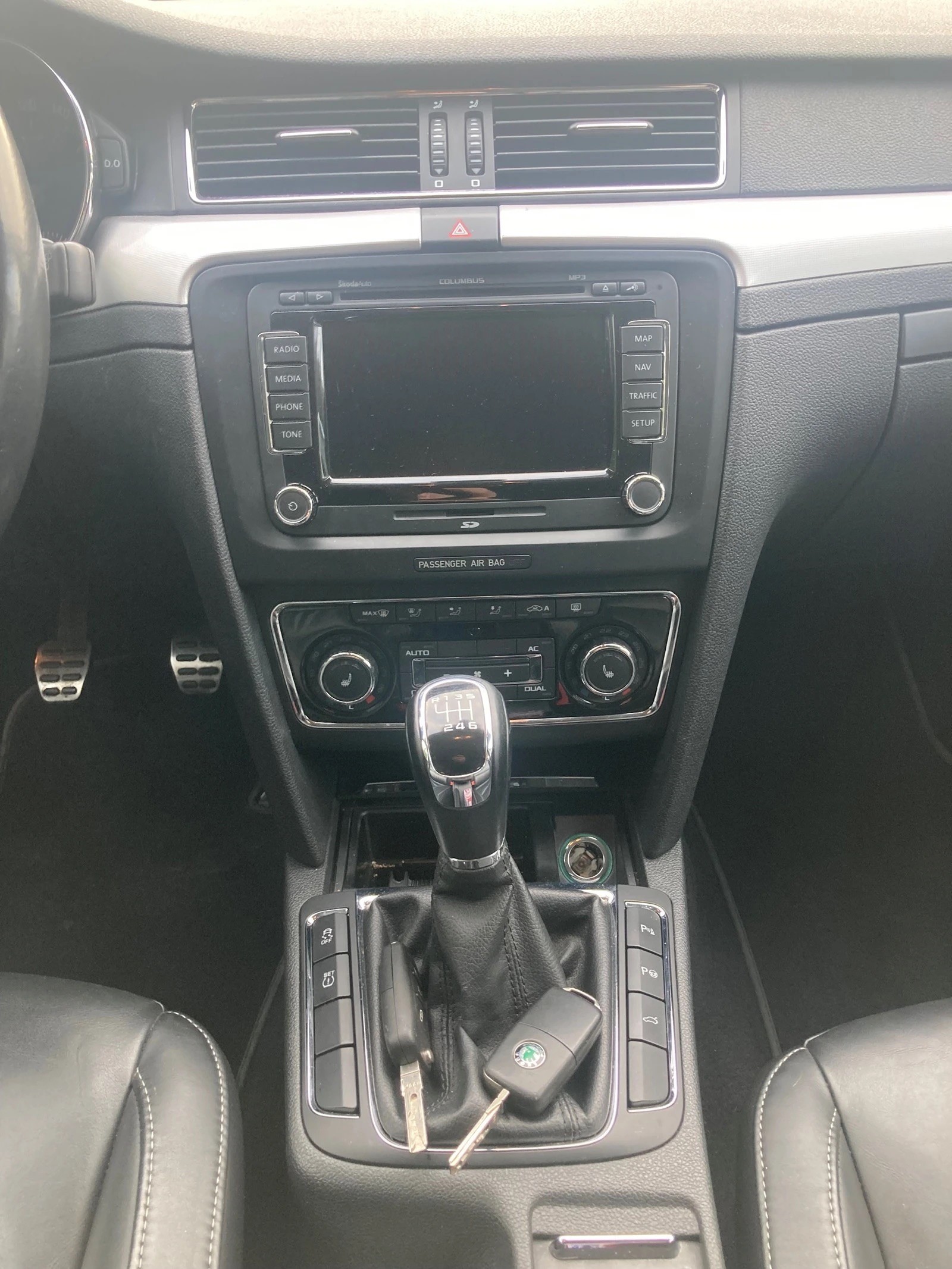 SKODA Superb Combi 1.8 TSI Elegance-image-10