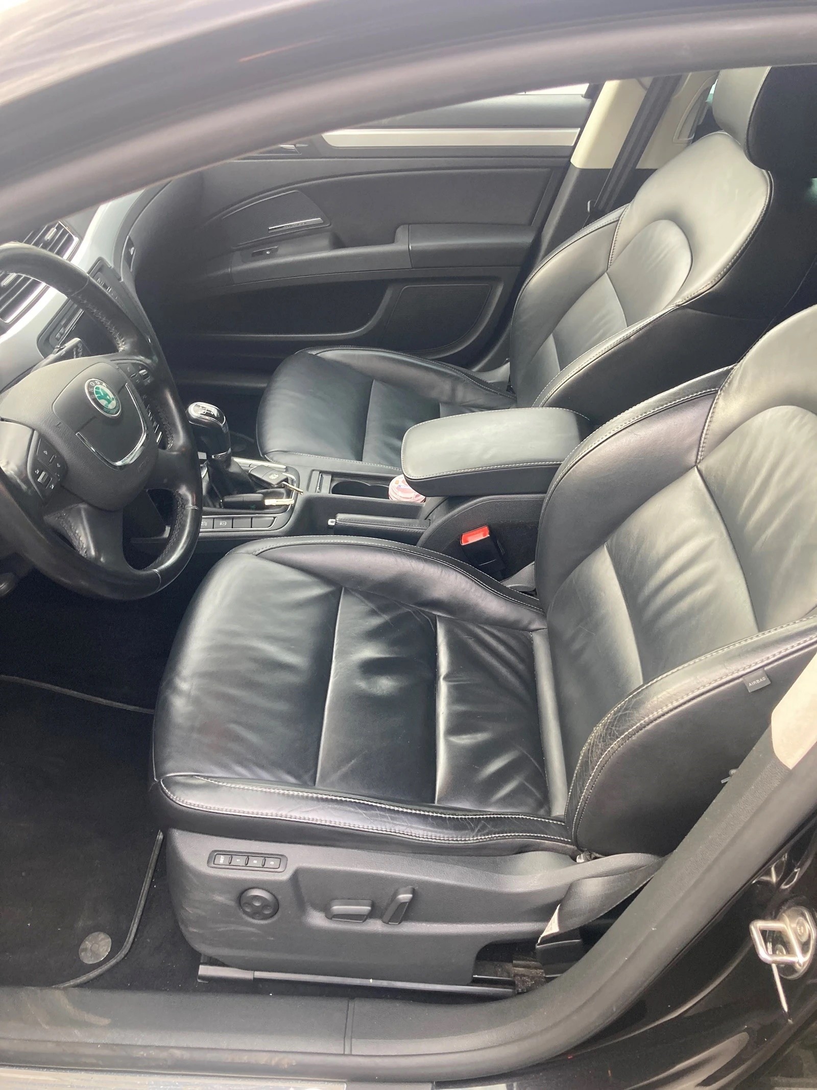SKODA Superb Combi 1.8 TSI Elegance-image-9