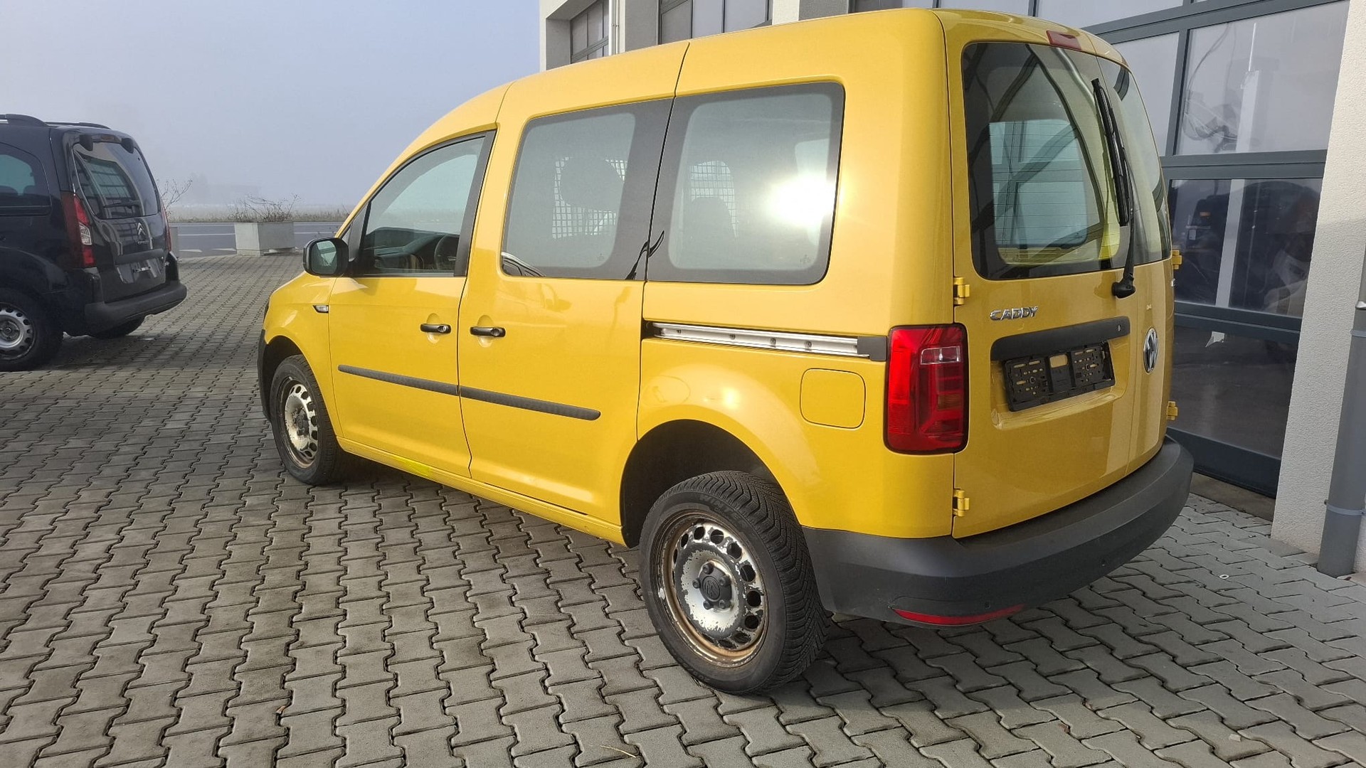 VW Caddy 2.0TDI 4Motion BlueMotion Technology DSG-image-3