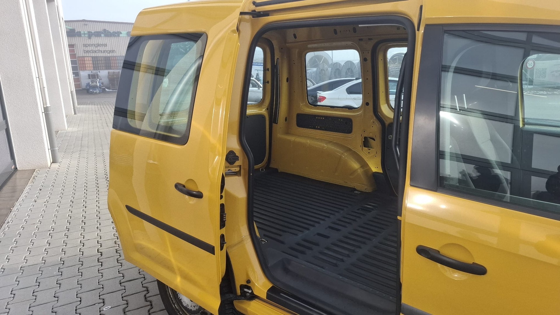 VW Caddy 2.0TDI 4Motion BlueMotion Technology DSG-image-4