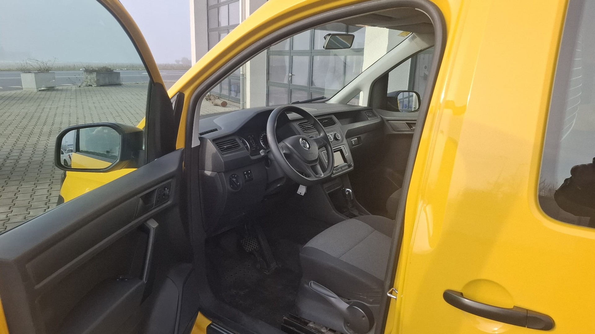 VW Caddy 2.0TDI 4Motion BlueMotion Technology DSG-image-5
