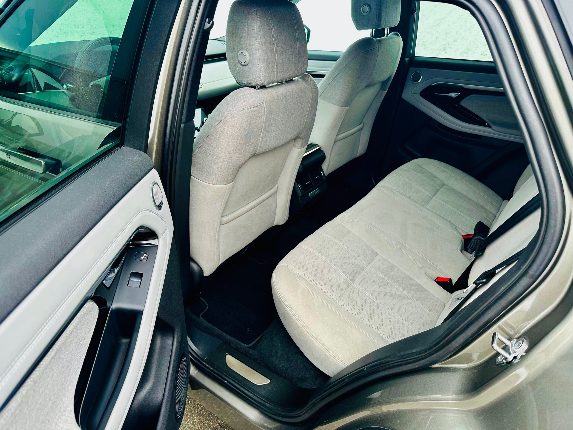 LAND ROVER Range Rover Evoque R-Dynamic P 300 HSE AT9-image-11