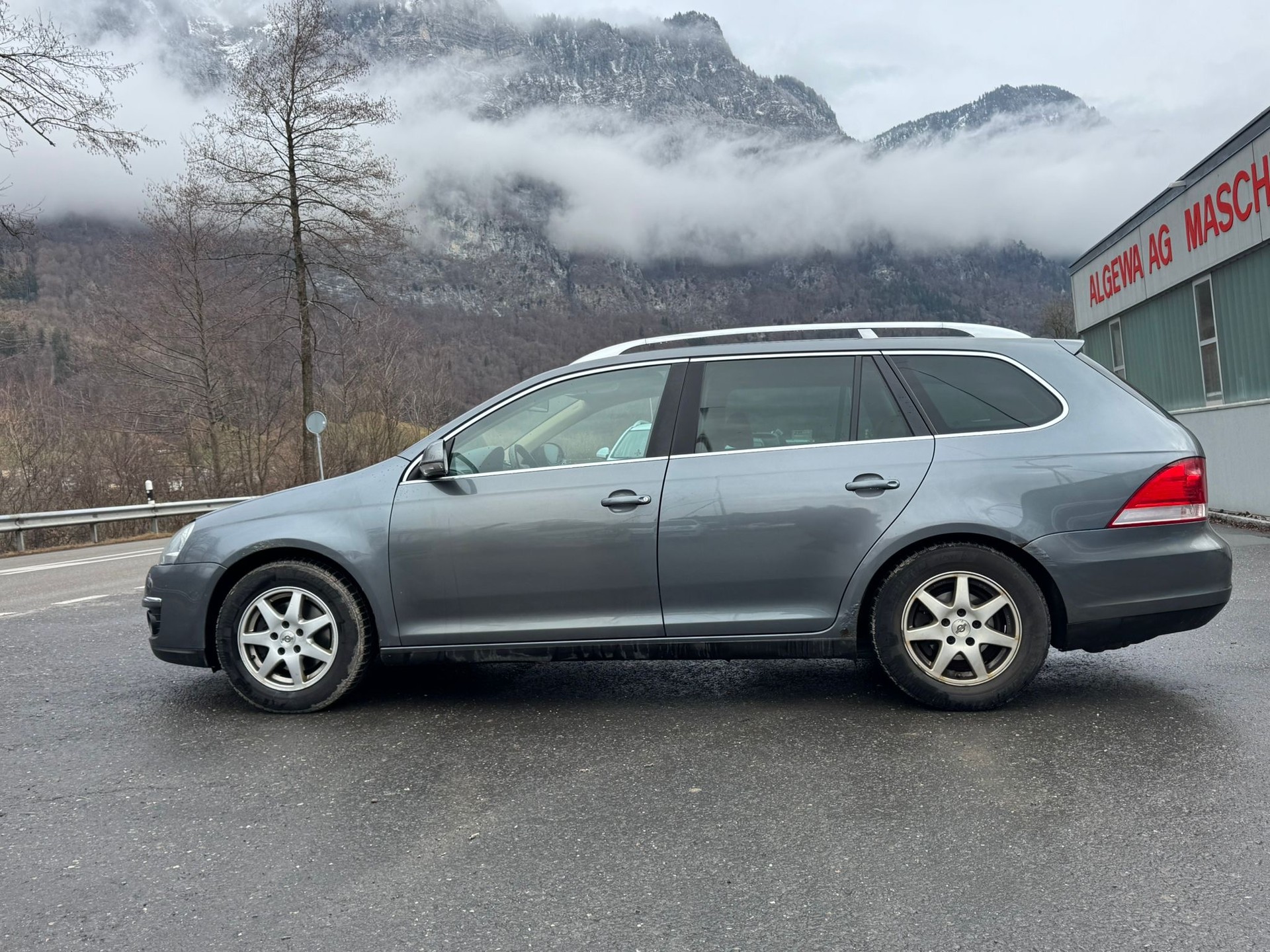 VW Golf Variant 2.0 TDI Comfortline-image-5