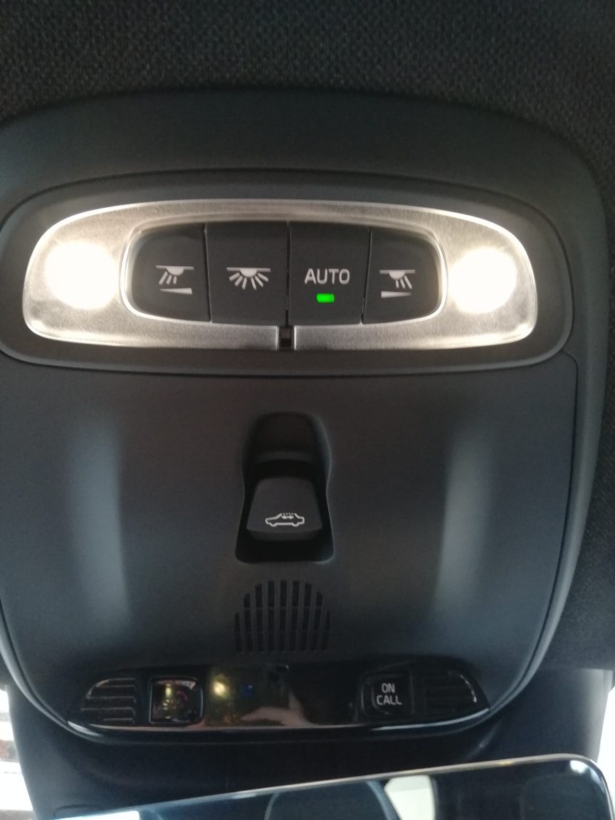 VOLVO XC40 1.5 T5 PiH Ultimate Dark-image-16