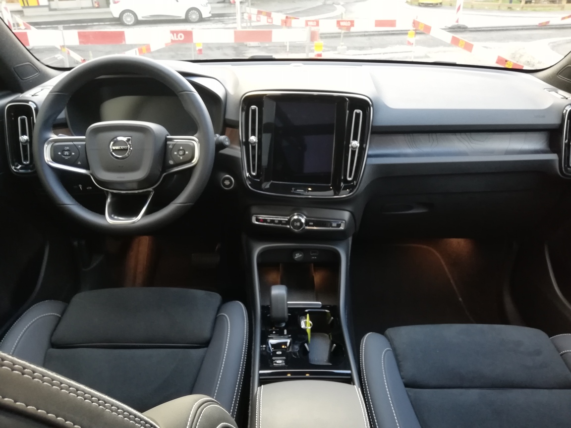 VOLVO XC40 1.5 T5 PiH Ultimate Dark-image-10