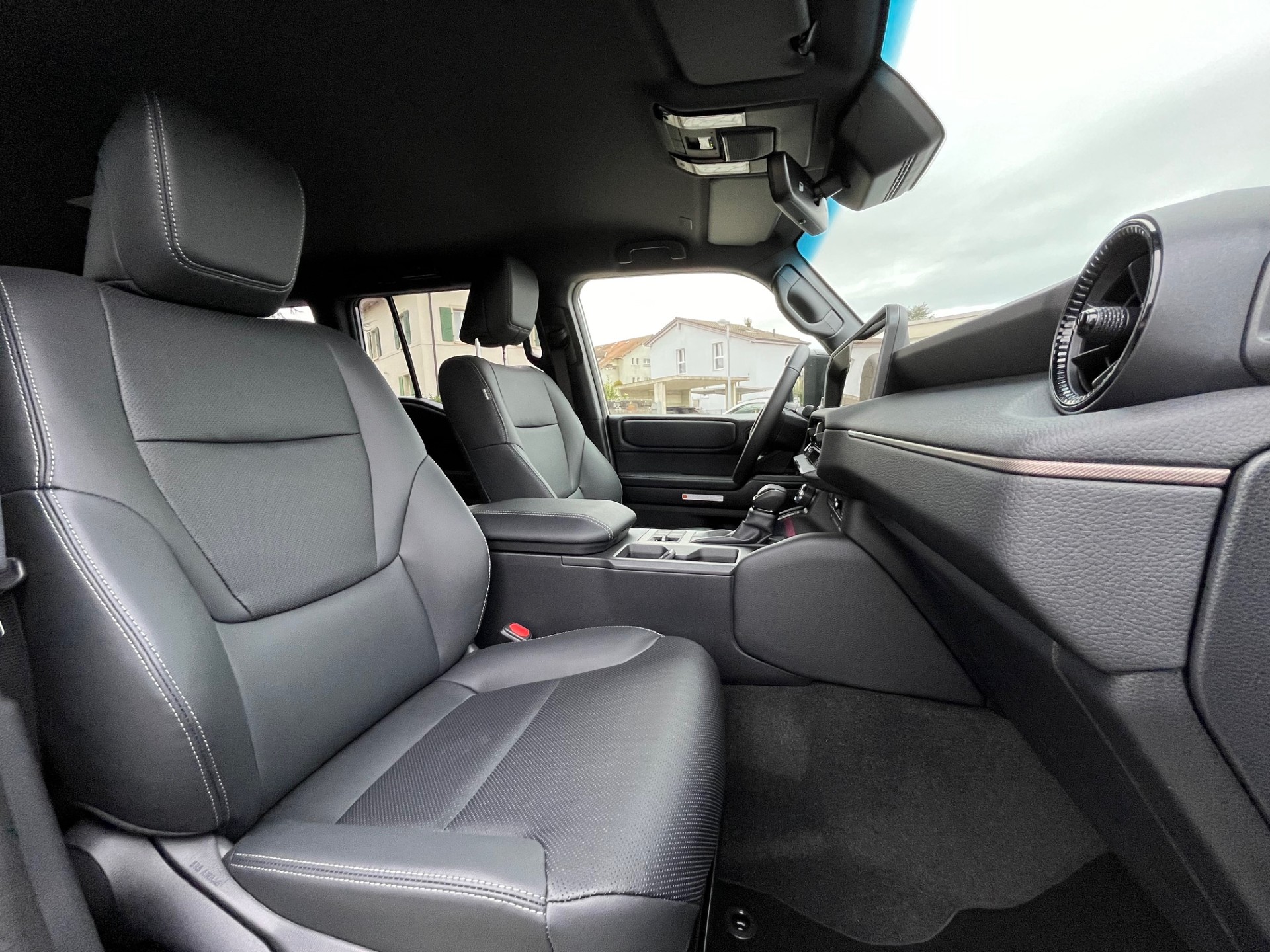 TOYOTA Land Cruiser 2.8D 48V Style-image-5