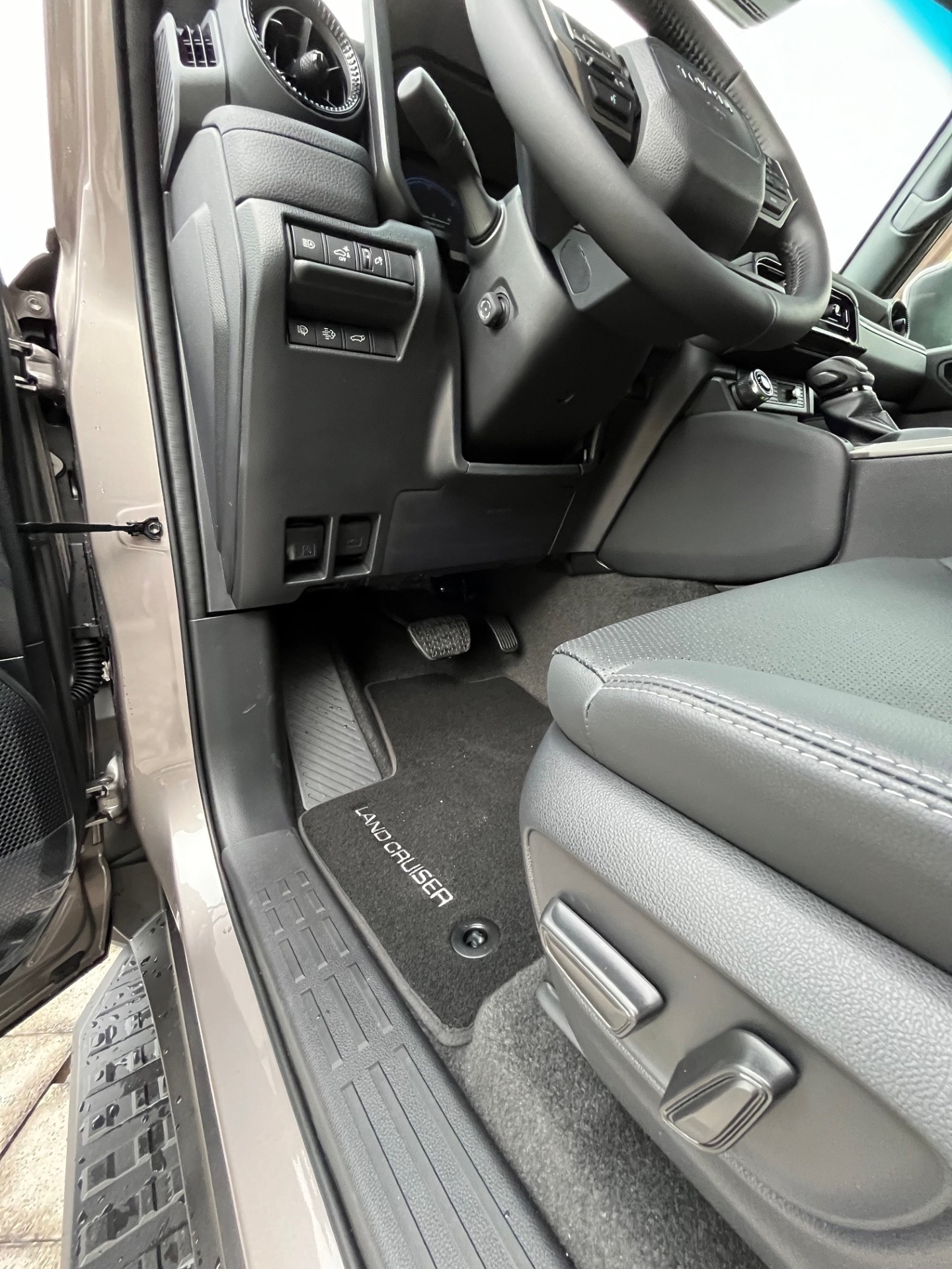 TOYOTA Land Cruiser 2.8D 48V Style-image-13