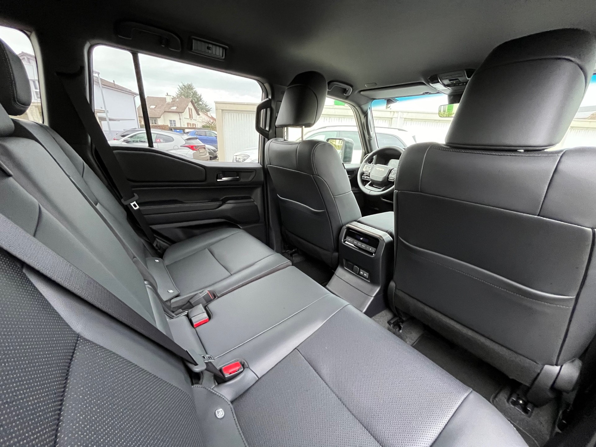 TOYOTA Land Cruiser 2.8D 48V Style-image-8