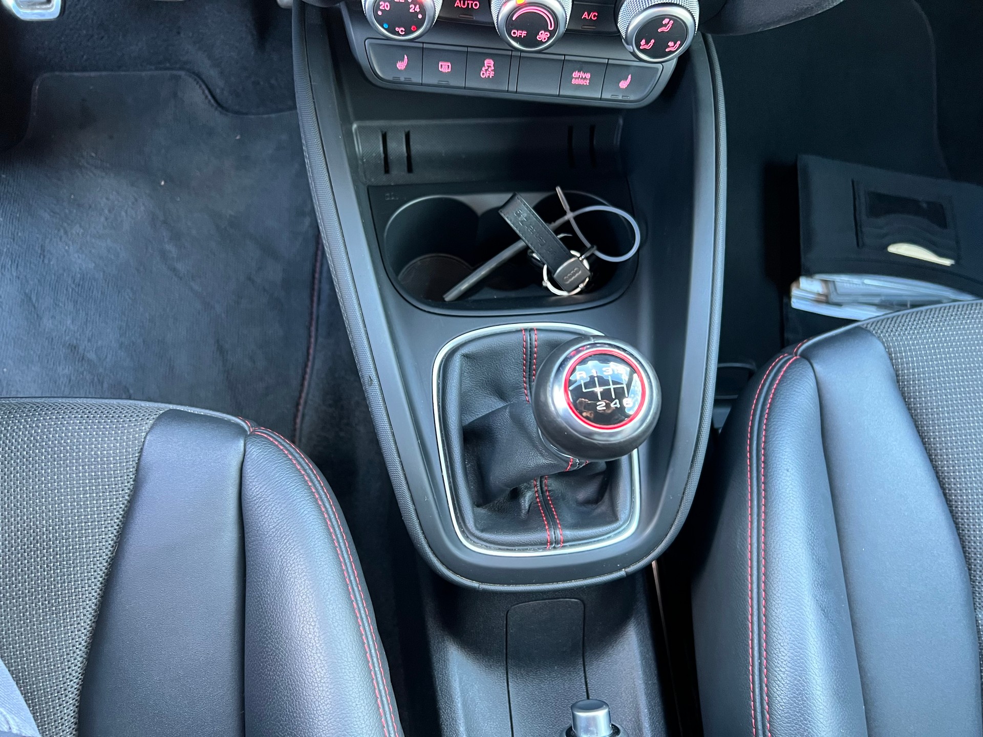 AUDI S1 Sportback 2.0 TFSI quattro-image-13