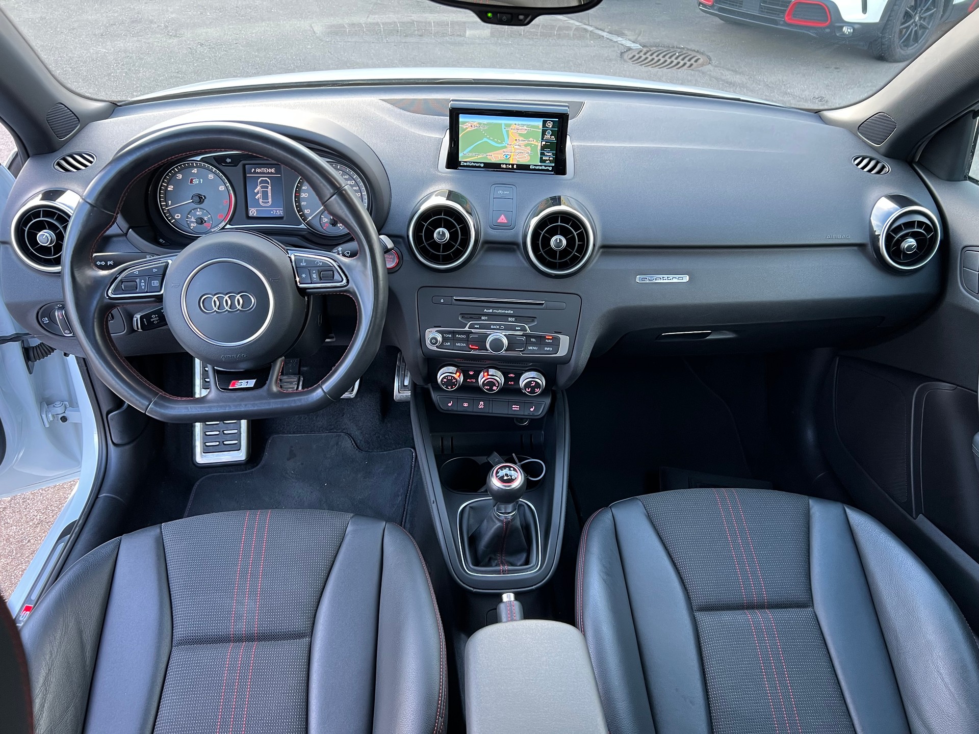 AUDI S1 Sportback 2.0 TFSI quattro-image-16