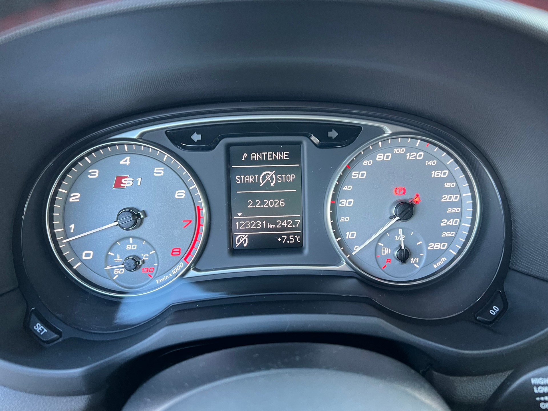 AUDI S1 Sportback 2.0 TFSI quattro-image-10