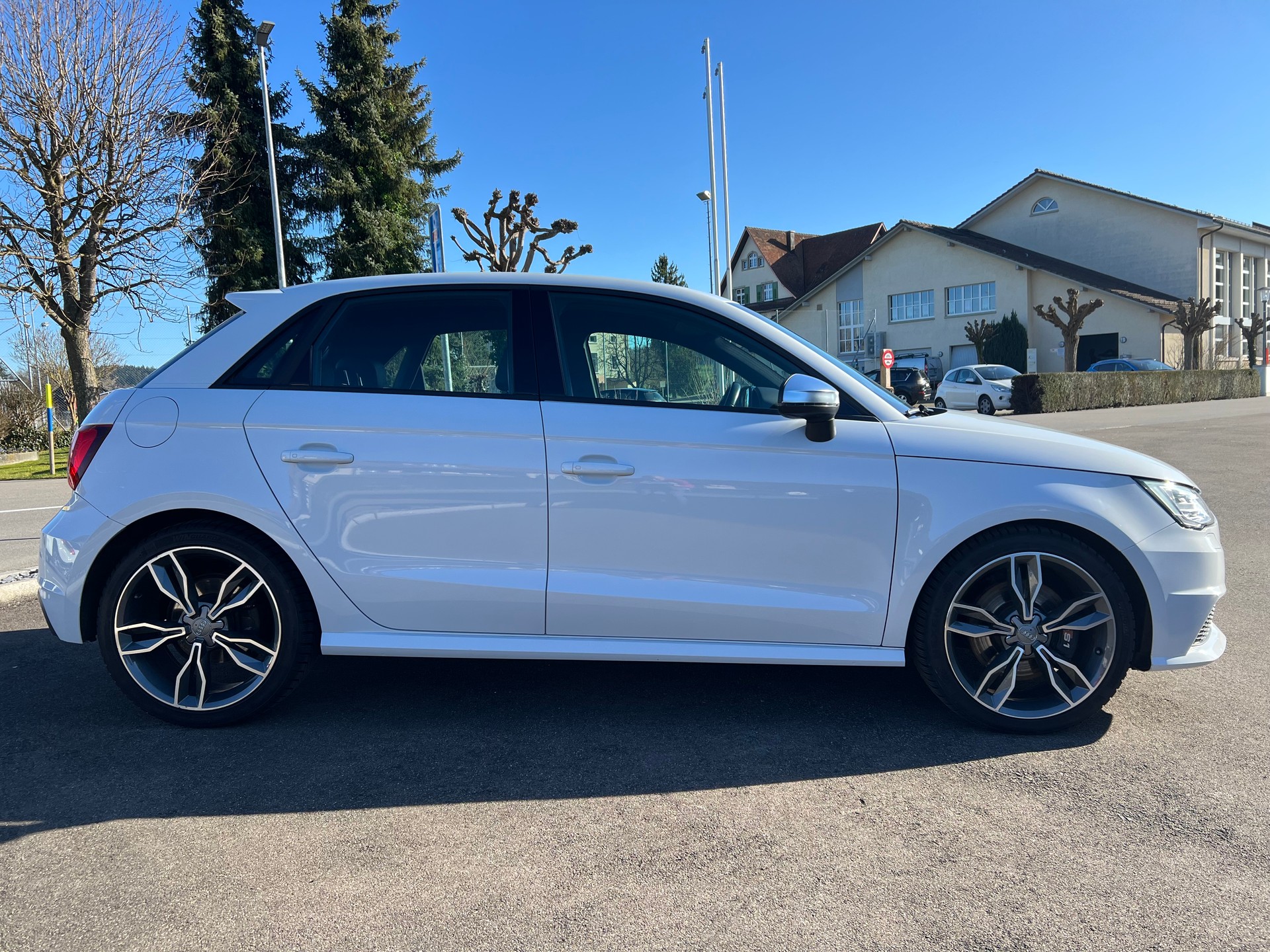 AUDI S1 Sportback 2.0 TFSI quattro-showroom-element-3