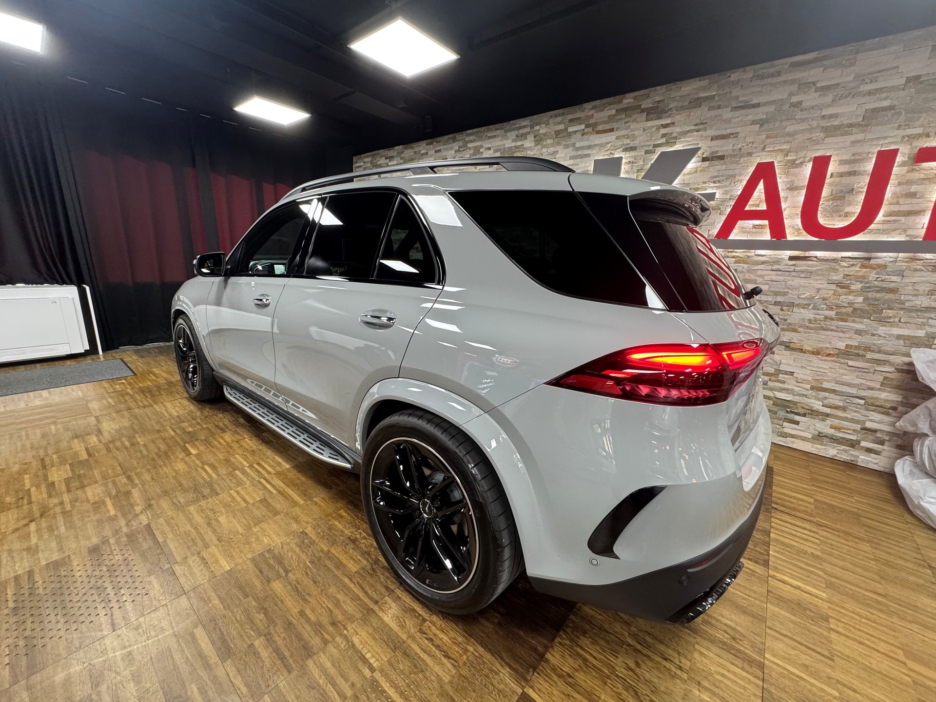 MERCEDES-BENZ GLE 450 d 4Matic 9G-Tronic - 63AMG Optik-showroom-element-3
