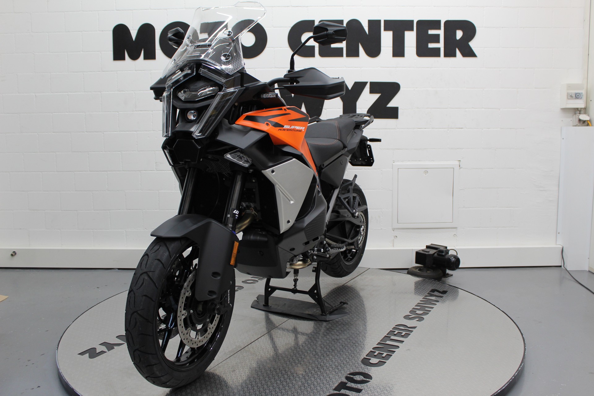 KTM 1390 Super Adventure S EVO-showroom-element-3
