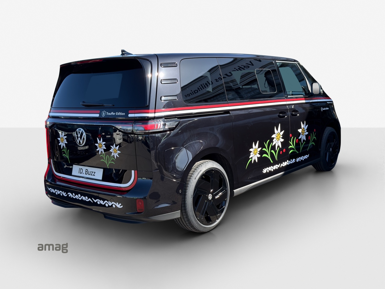 VW ID.Buzz LWB GTX 4 Motion-image-4